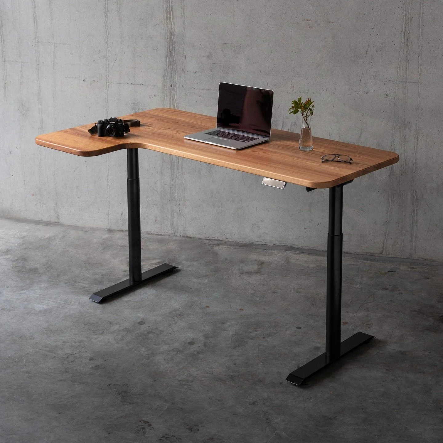 #Cornerdesk with full electronic height adjustment. In stock ready to dispatch. EOFY $200 off any desk order #Tassieoak and #Blackwood #australianmade #desktop #ergonomic #sitstand #desk