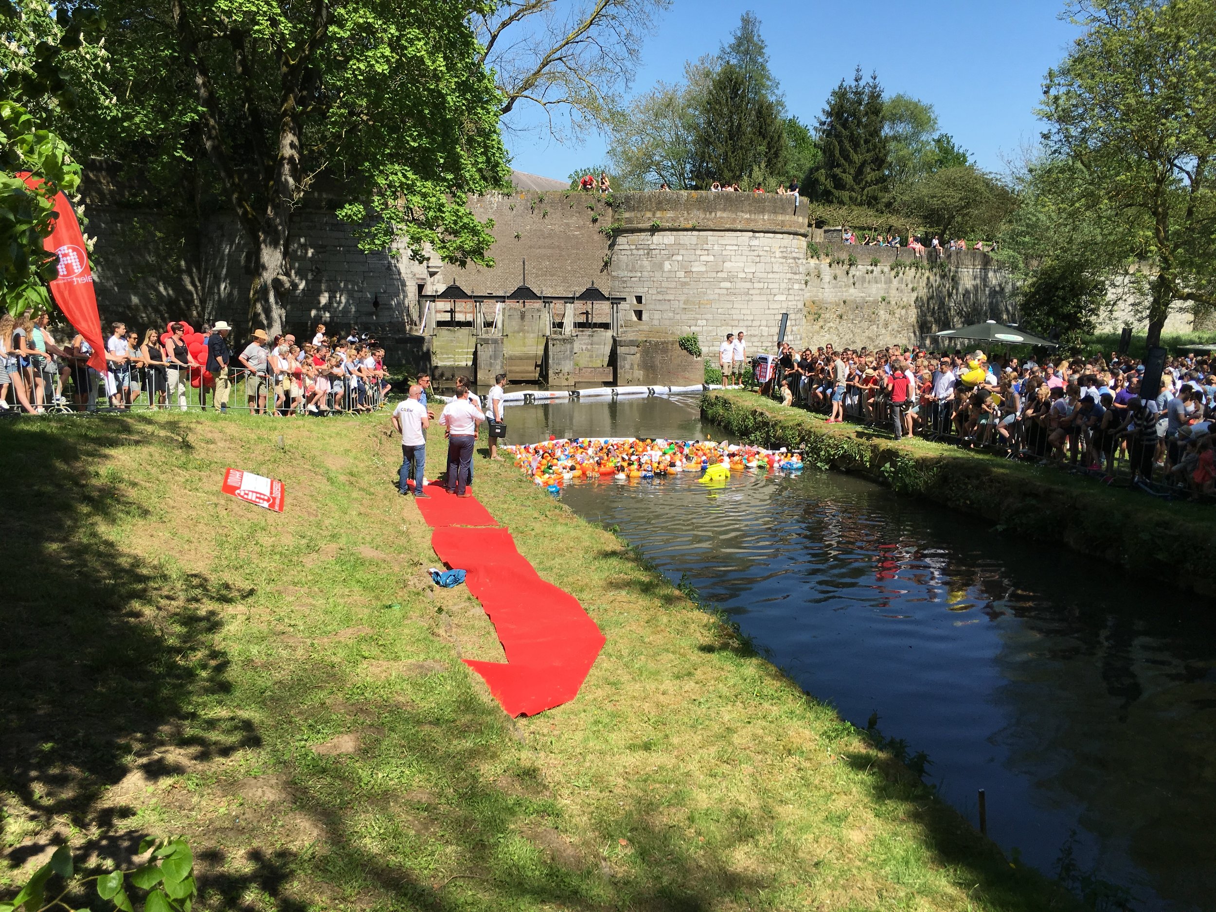 START VAN DE DUCKRACE