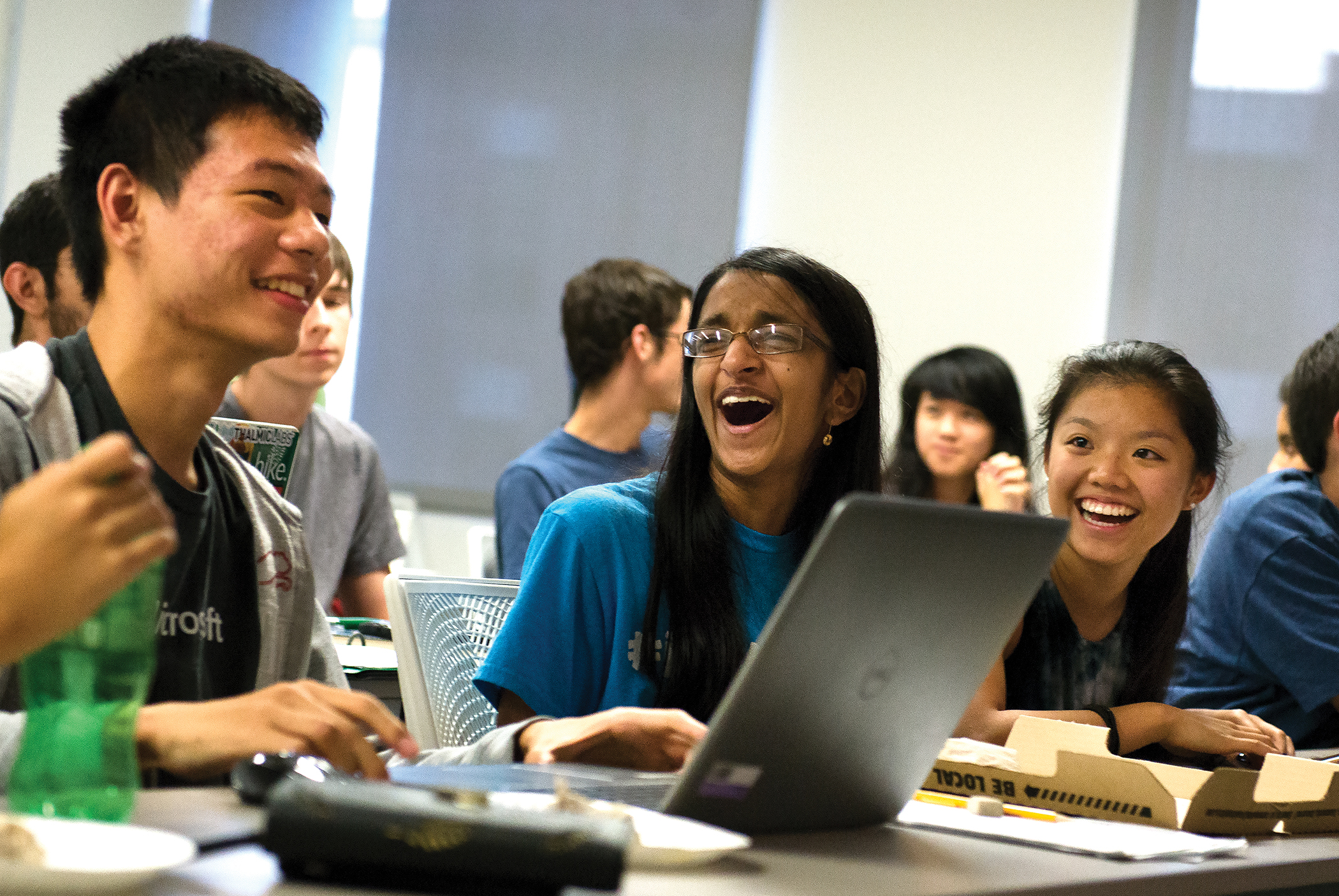Students in Professor Calvin Lin’s classes learn programming skills using digital ‘critters’ that compete against one another in a simulated environment. 