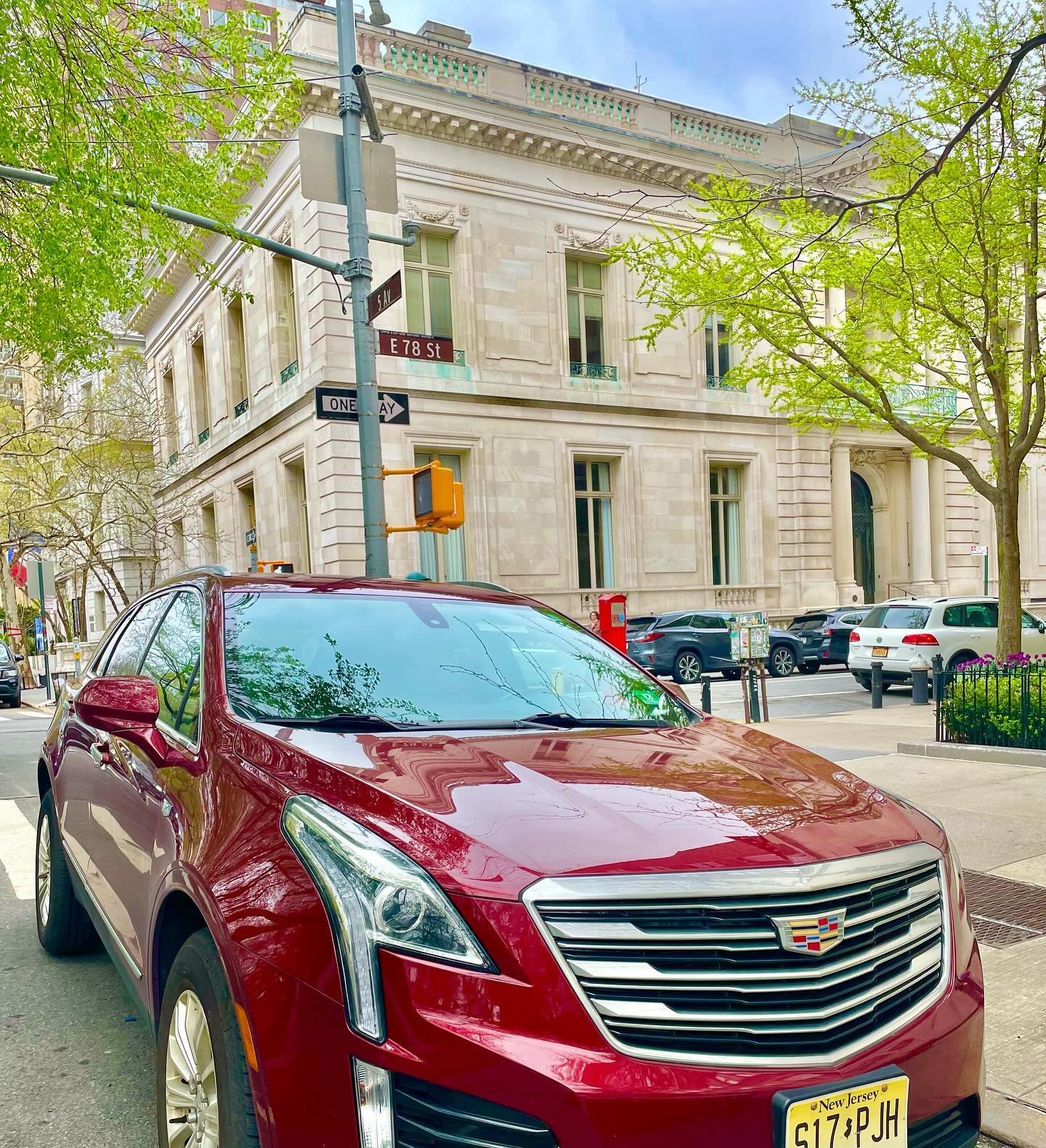 Perhaps we are kindred spirits&hellip;but I think Doris Duke watches over me often, and makes sure that I always find a parking spot in front of her mansion on Fifth Avenue. Prove me wrong!
Red Jacket Revelations.

#dukemansion #fifthavenue #dorisduk