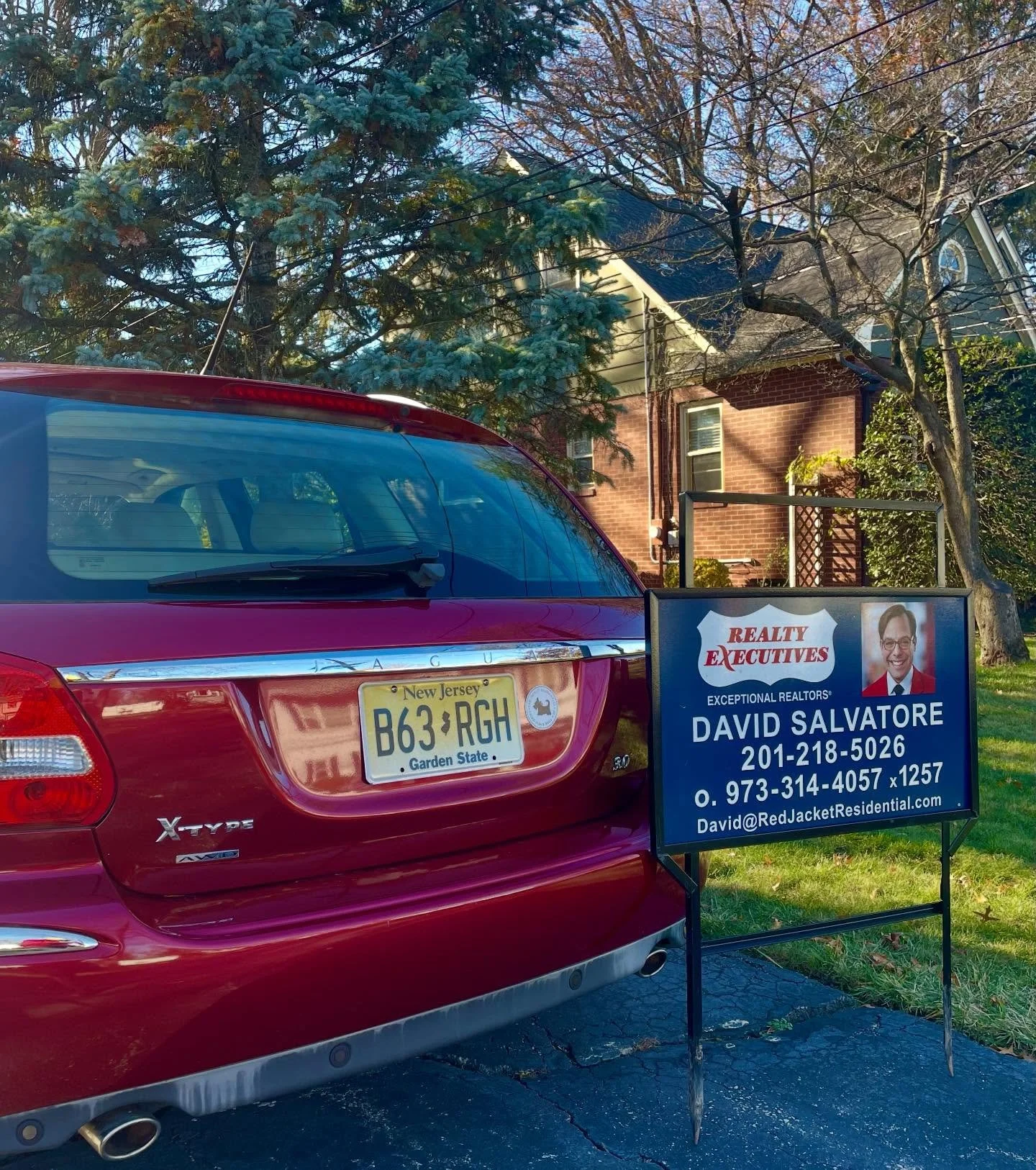 Red Jacket New Jersey.
With our last closing of 2025 now in the books, where oh where will our magical sign appear next? Perhaps Glen Ridge? Perhaps Little Falls?
Only the Red Jacket knows&hellip;
www.redjacketresidential.com
When Only The Best Will 