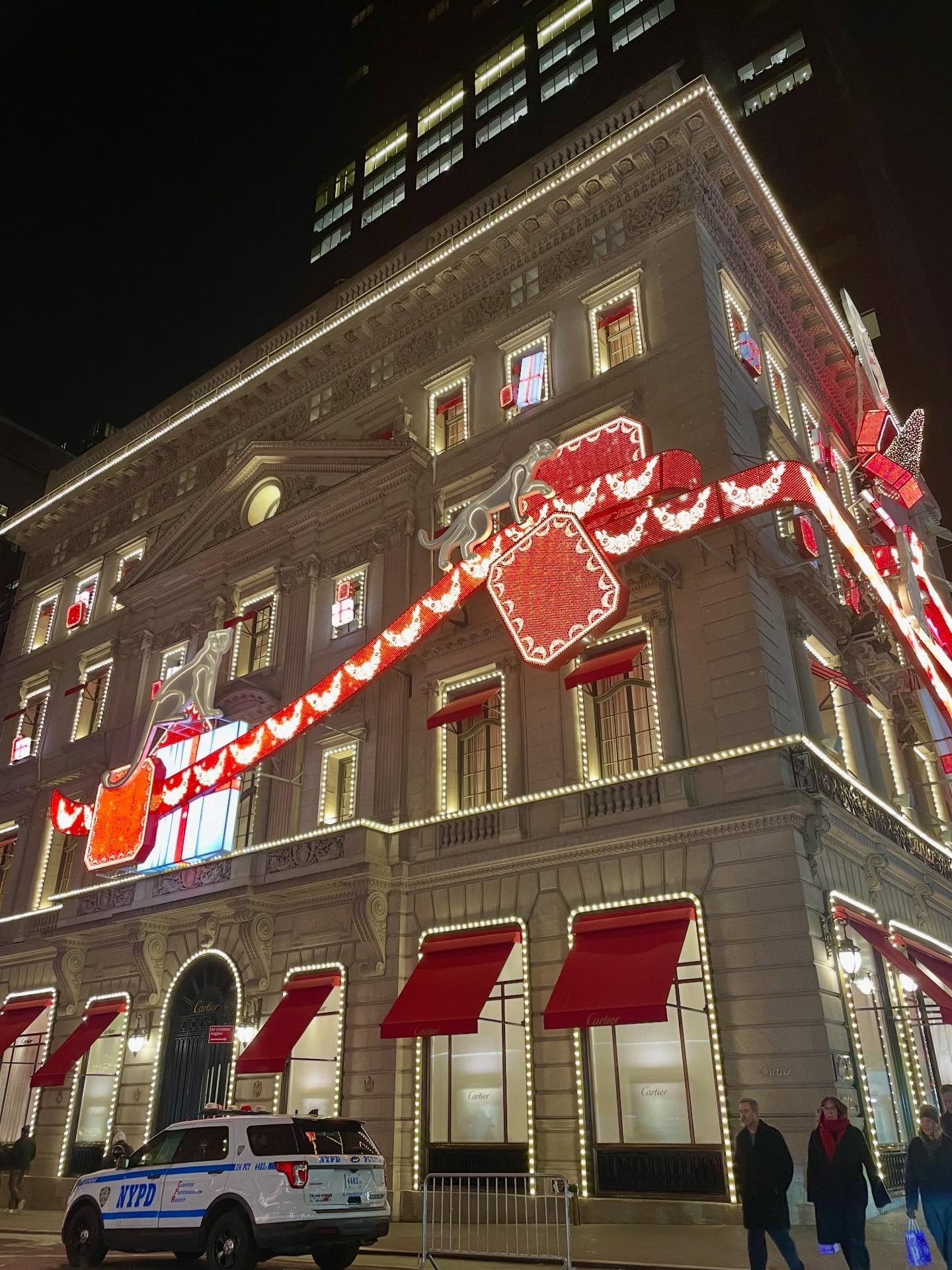 Red Jacket Uptown Christmas.
Looking rather sassy this Christmas, the Cartier Mansion on Fifth Avenue is ablaze with lights and cats. The Morton Plant Mansion from 1905 is wearing its 120 years quite well. Let the shopping begin!