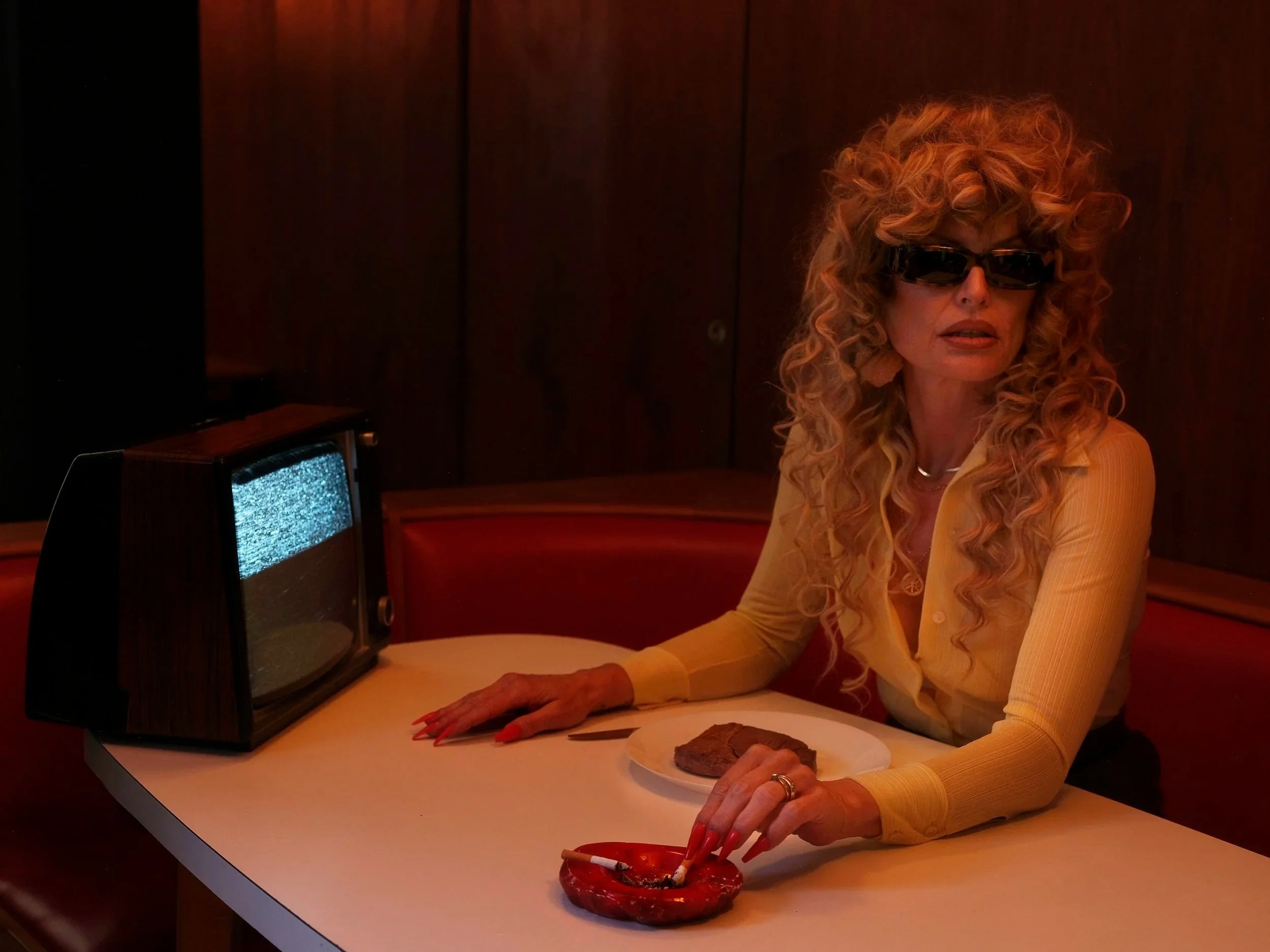 CONFESSIONS OF A COUGAR - VINGT SEPT MAGAZINE