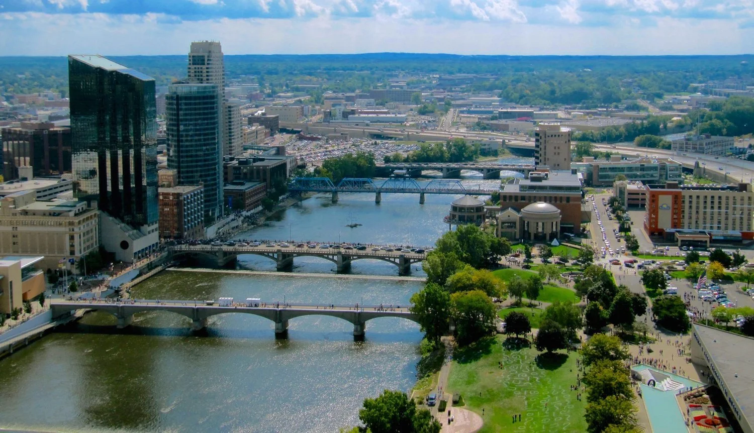 Downtown_Grand_Rapids_from_River_House_(cropped_2).jpeg