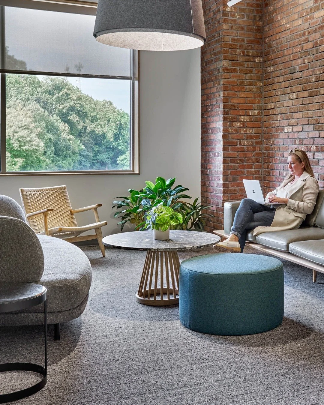 Warner Bros. Discovery’s Knoxville office combines flexibility and functionality in 42,670 sq. ft. of thoughtfully designed space.
We worked closely with the @wbd team to create a space inspired by Knoxville and the Smoky Mountains, incorporat