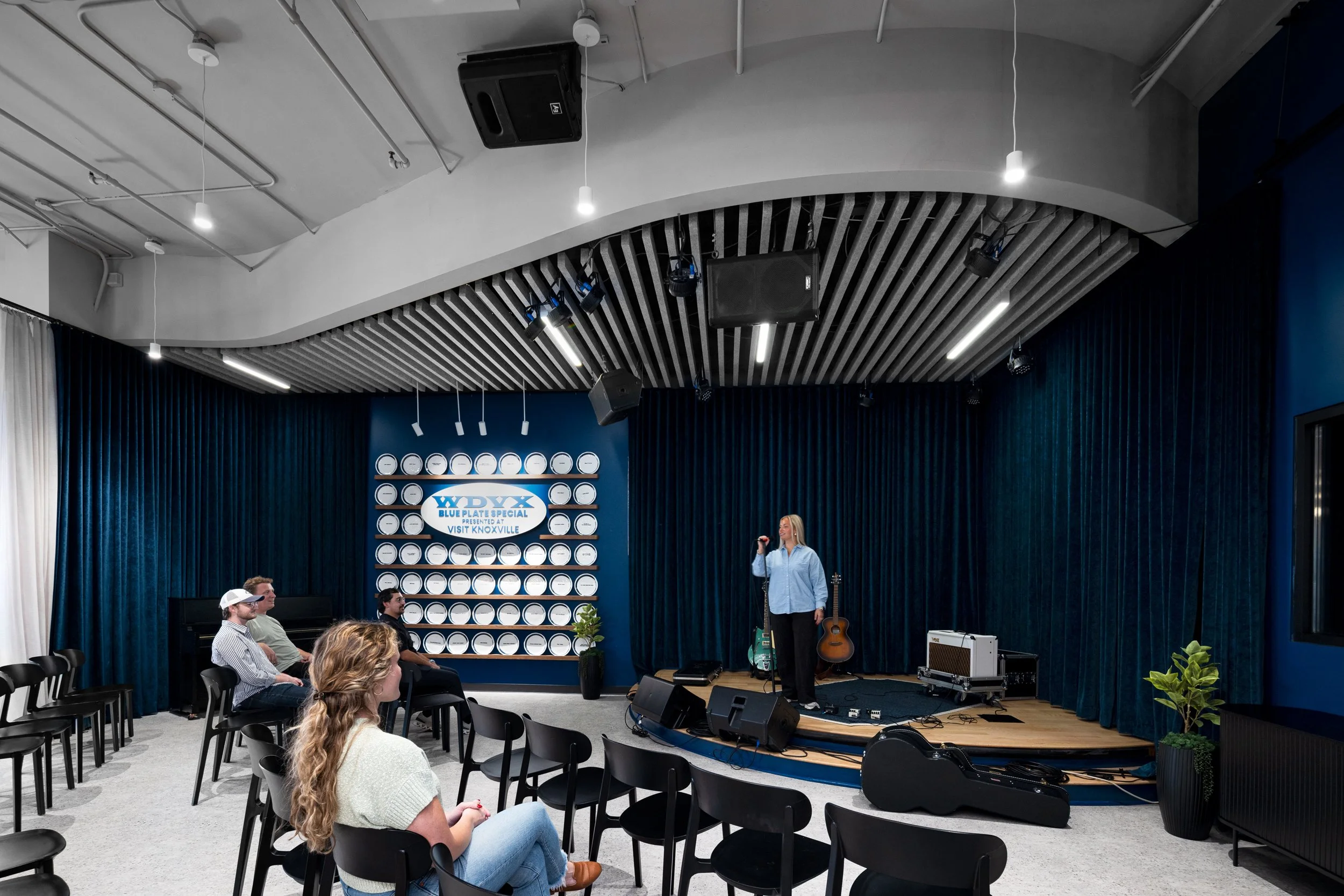 MHM-Architects-knoxvisitor-stage.jpg