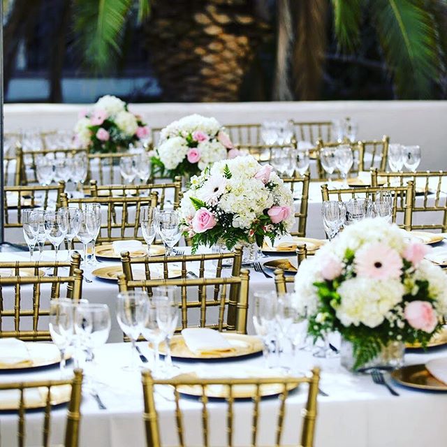 It&rsquo;s the first day of Spring! Who&rsquo;s ready for flowers and sunshine?🙋🏻&zwj;♀️ &bull;&bull;&bull; #springequinox #lawedding #pacificpalisades