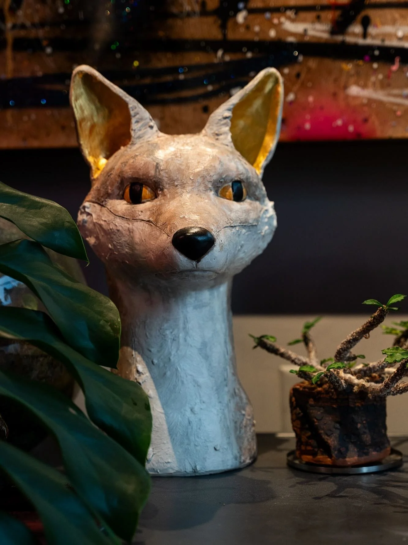 A fox, a bear, a Maltese and a kitty walk into a gallery and need fostering :

@kristagrecco Fox Bust Hand built porcelain with 23-karat gold leaf // Bear Bust Hand built porcelain with 23-karat gold leaf // Maltese  Hand built porcelain with 23-kara