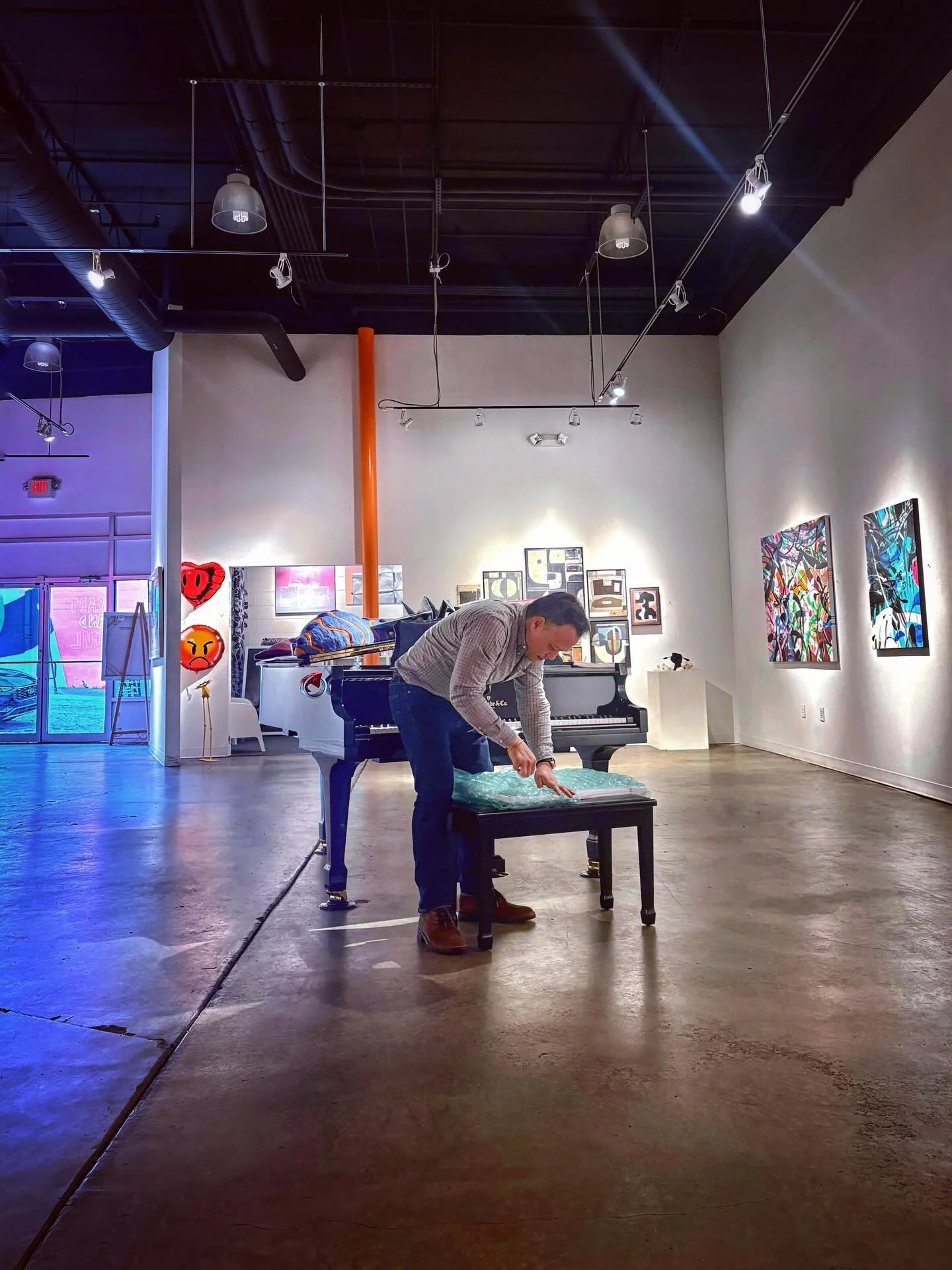 Not only a Kai Lin Art gallerist, also an art handler #accidentalrenaissance 🎨💭