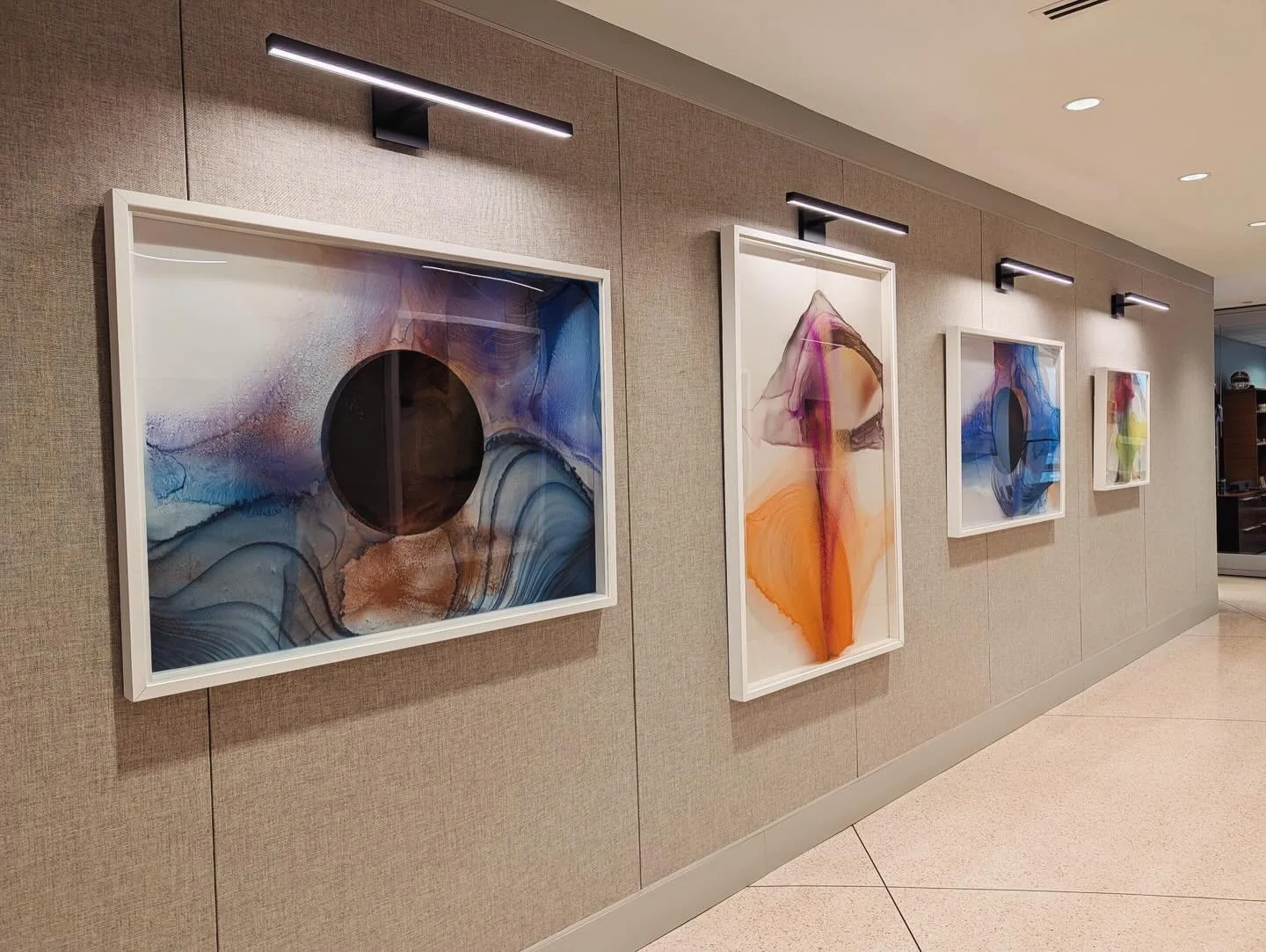 And just like that 8 Elliston Roshi works are hung up for a corporate executive suite #artinstallation @kailinart 🥳🍾🫰 @cortland_design