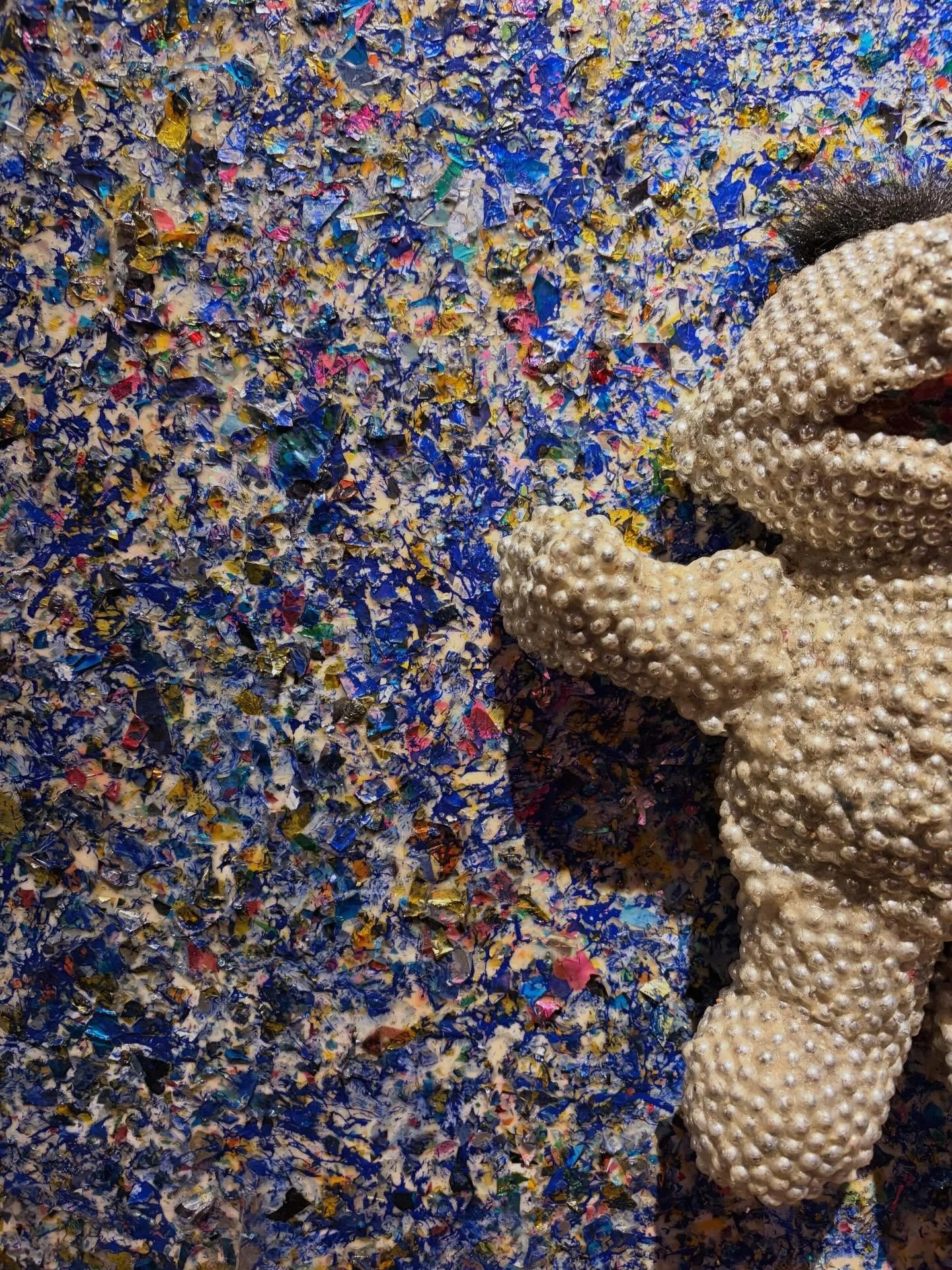 Details for #play feat. @jeffreywilcoxpaclipan launching Friday @kailinart 

https://www.kailinart.com/news/play

Jeffrey Wilcox Paclipan presents large-scale maximalist mixed-media works that transform discarded objects into vibrant sites of imagina