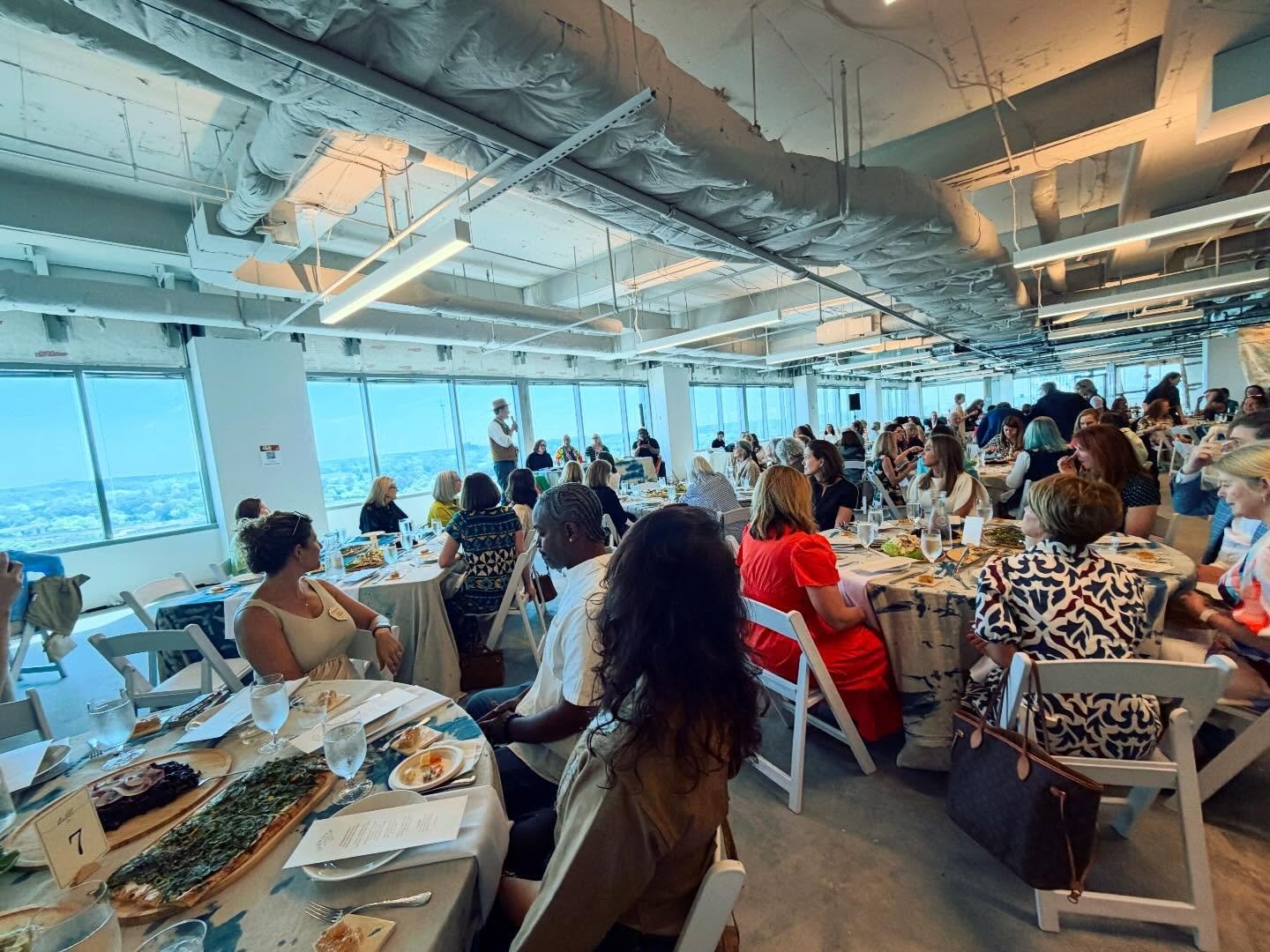 Grateful to the folks at @hambidgecenter and to @carolatlantaart for the invitation to the Hambidge Crafted Table Luncheon. What an enjoyable experience 🎨🌷🍹
