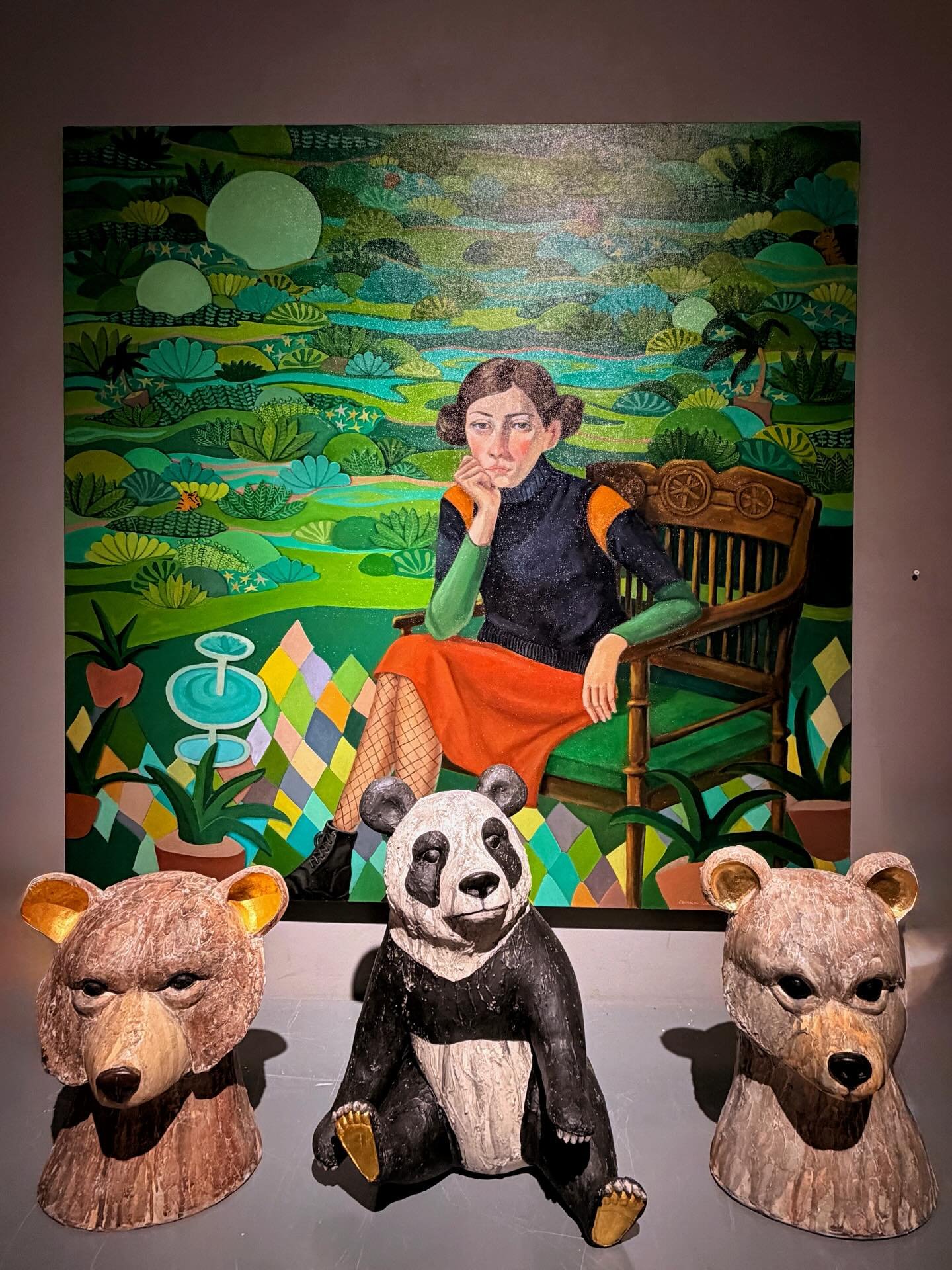 And just in time for the summer these wonderful works by @cameronblissart and @kristagrecco are on exhibition and available DM @kailinart for details 🎨🍑💕 

Cameron Bliss Caught Off Guard oil on canvas 48&rdquo; x 48&rdquo;
Krista Grecco  Bear Bust