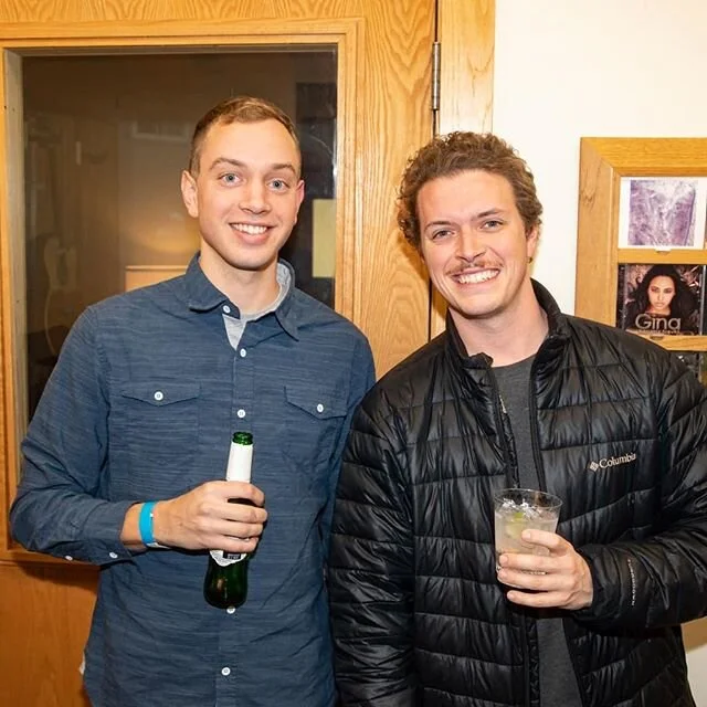 Had a blast with my friends at the @telefunken_mics holiday party.
Photos courtesy of @sonsinimedia
.
.
.
#telefunken #microphones #music #holiday #party #santa