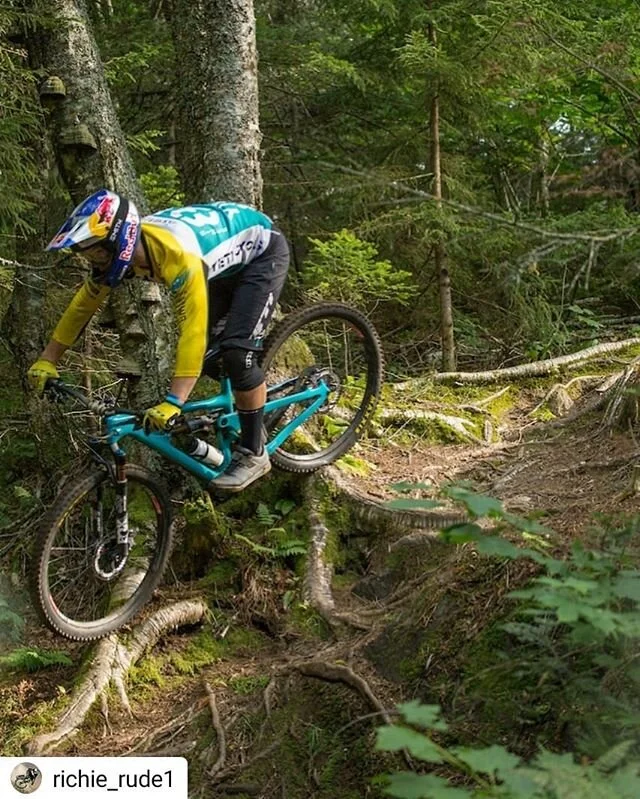 Richie Rude Rips Roots.
.
.
.
Repost @richie_rude1
&bull; &bull; &bull; &bull; &bull;
The ol 150 with the perfect wheelbase for the root to root send. Good thing it was dry... #dirtislava #yeticycles #sb150 @adamlvisual
.
.
#mtbvt #kingdomtrails #bur