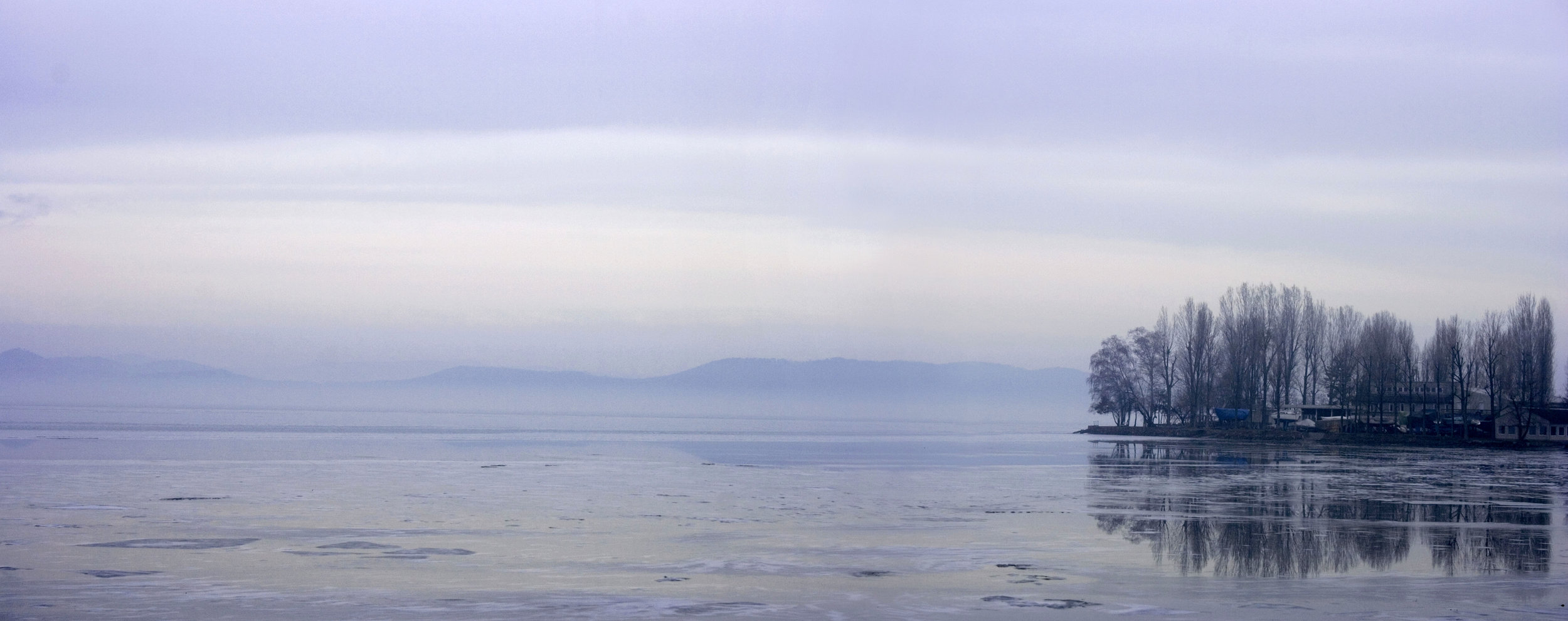 Lake_Balaton_in_winter_-_Balatonfoldvar.jpg