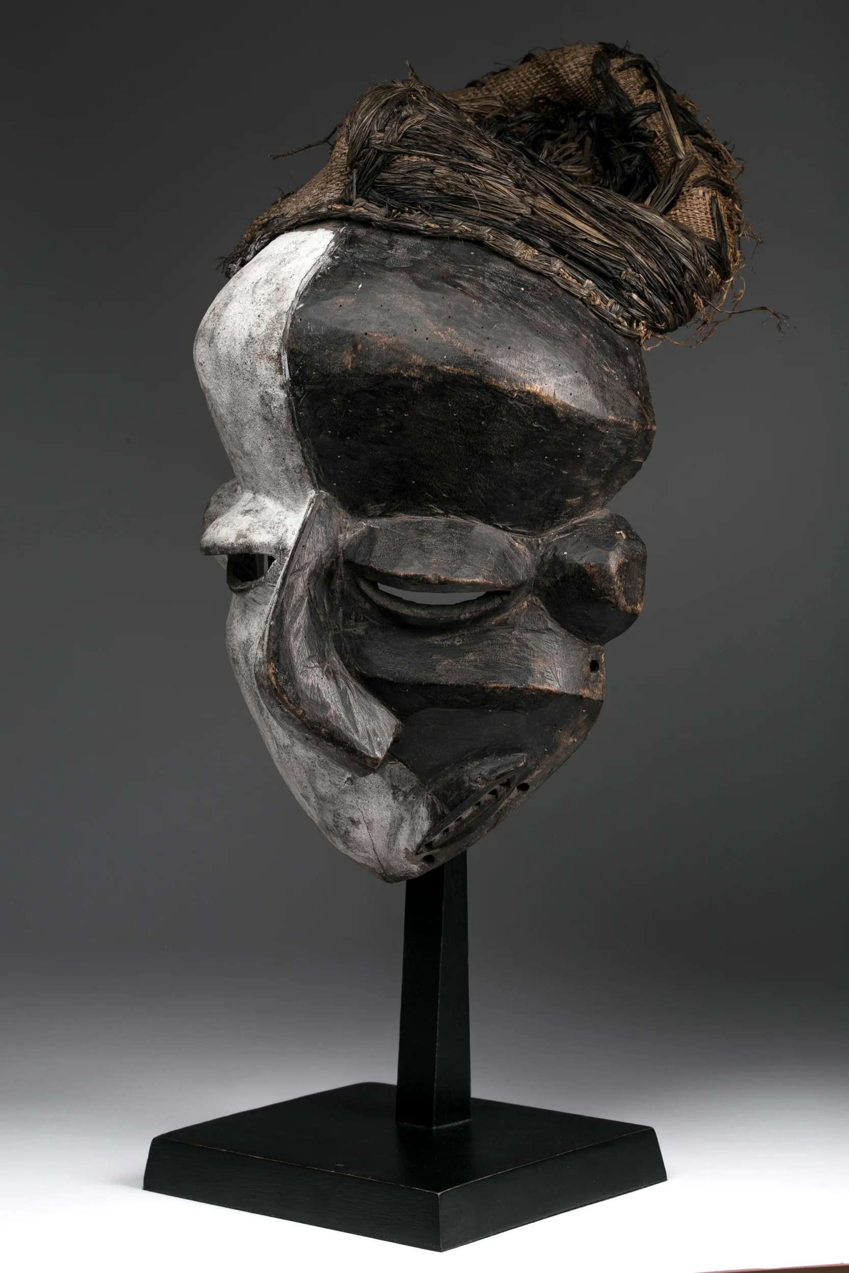 masque-mbuya-mbangu-de-maladie-pende-congo-rdc-art-tribal-africain-france-belgique-suisse-galerie-lz-arts-jos-humblet-collection-15.jpg