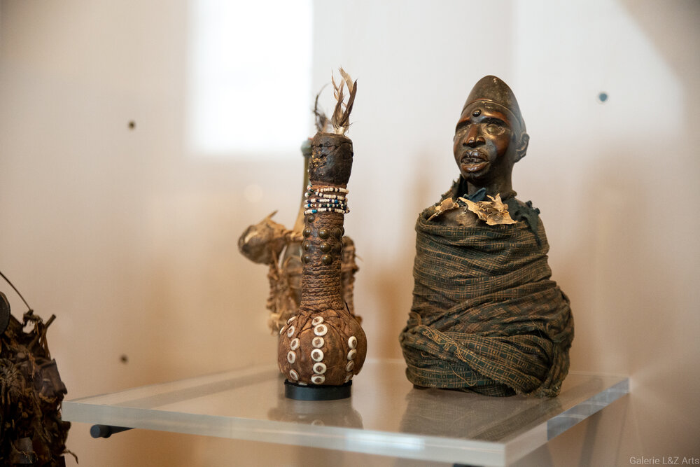 Figurines et objets de force africain Yombe