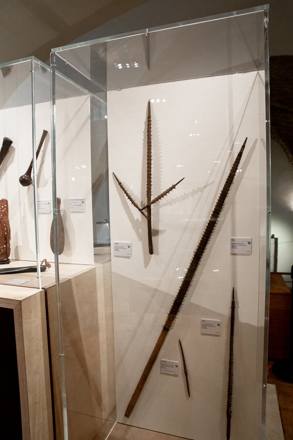 Épée et lance traditionnelles de Kiribati
