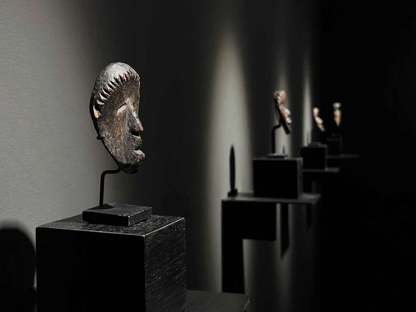 exposition-art-tribal-africain-reliefs-ancestraux-nivelles-belgique-7.jpg