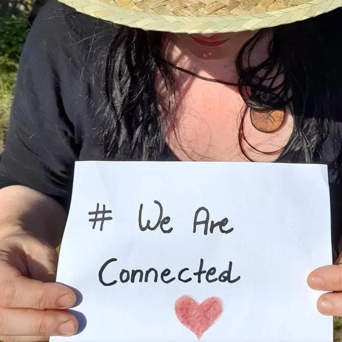 I&rsquo;m celebrating #GlobalInterdependenceDay
Ich erkenne und feiere, dass #WeAreConnected als eine globale menschliche Familie ist. W&uuml;rdest du mit mir unser Miteinander feiern?
Ich, Anne K. danke, dass wir w&auml;hrend der Pandemie f&uuml;rei