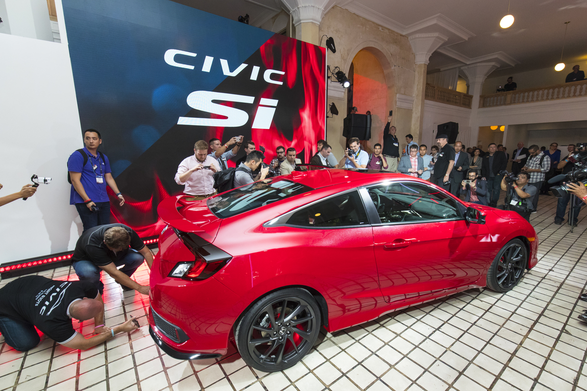 Honda_Civic_Si_Prototype_09.jpg