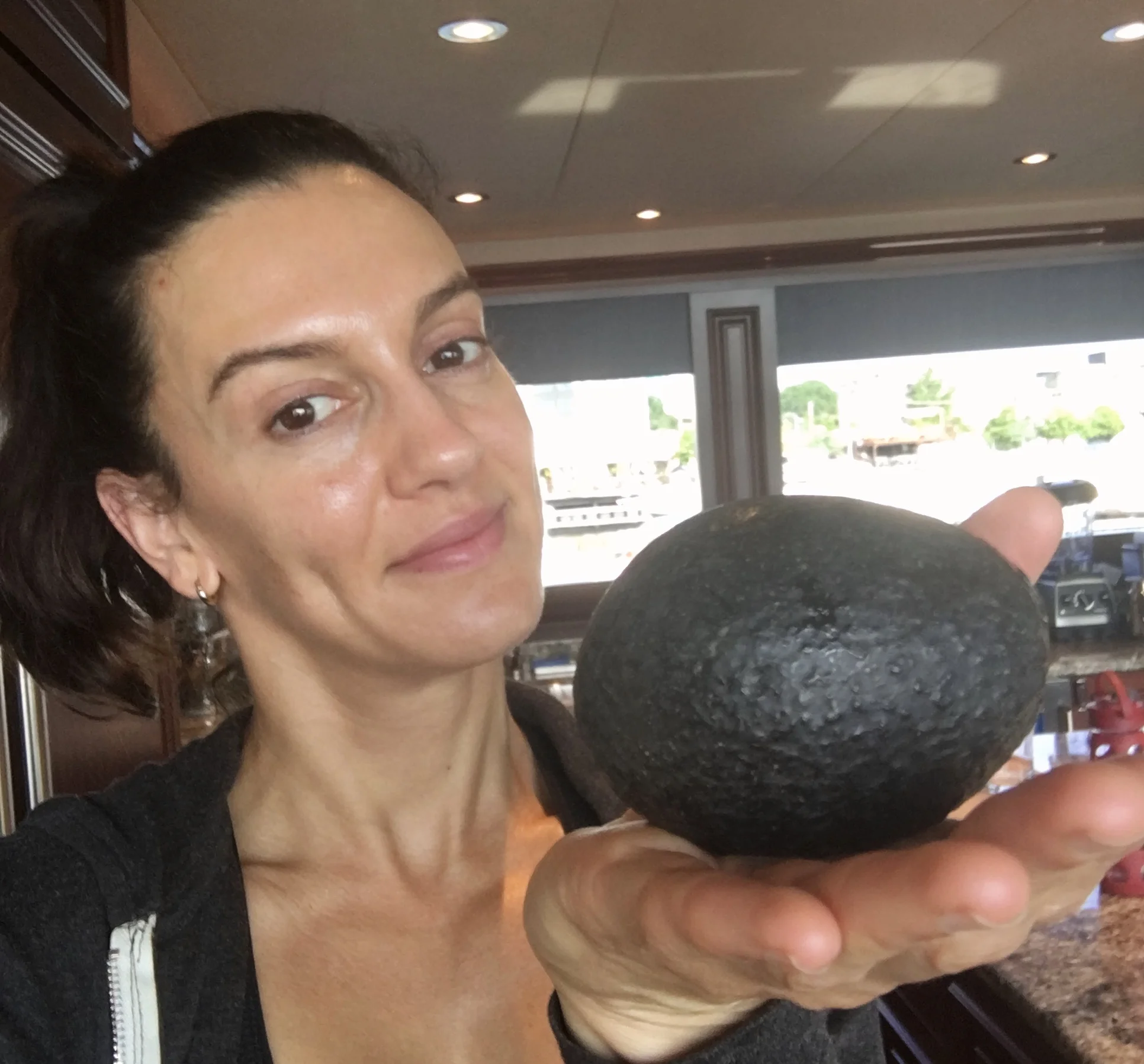 PSA: How to cut an avocado!