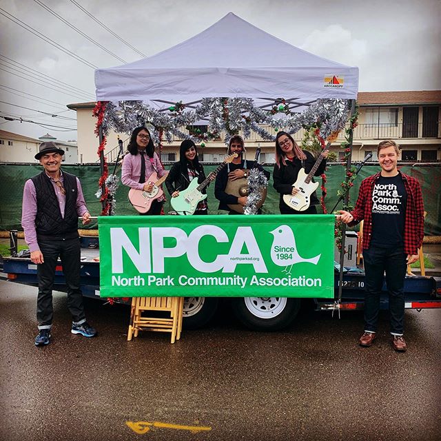 TOYLAND PARADE DAY!! Come check out our mini #BirdParkConcert float featuring @mittensband !! Happy Holla Days 🎁 🎅 ⛄️❤️ #northpark #npca #92104 #holidays #toylandparade #explorenorthpark @explorenorthpark @northparklions