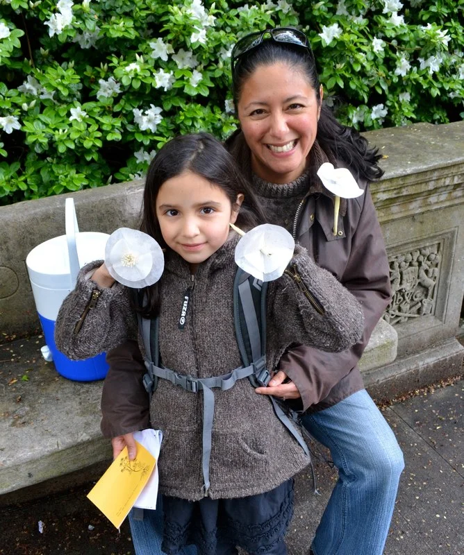 We gave away warm cups of chamomile tea during this dispersal happening to highlight the benefits of the chamomile plant and to chase away the chill of a rainy spring day. 