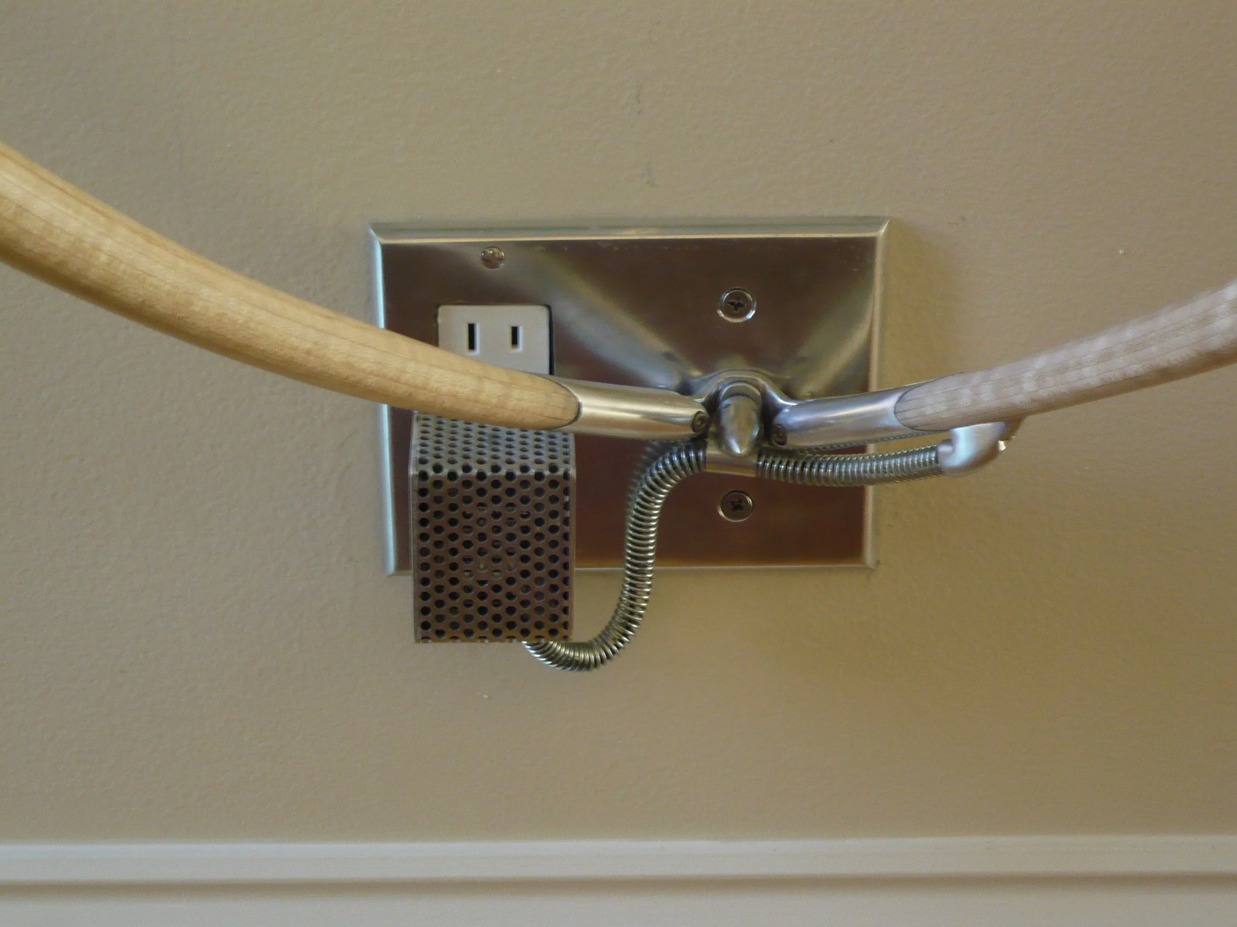 Table demi  lune detail2.JPG