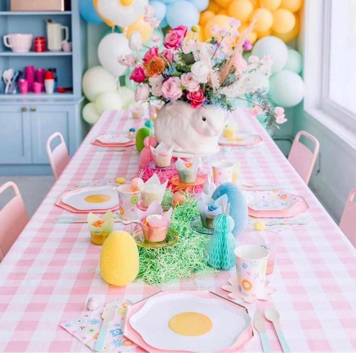 How cute is this Easter tablescape by @butfirstparty and @bonjourfete?! It&rsquo;s the egg plates for me 😍

Photos: @simplyadriphoto 
Cake: @buttercakeshoppe 
Florals: @gratitudecollab 

.
.
.

#creative #eventstylist #luxurypicnic #dfw #dinnerparty