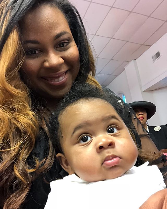 When daddy up speaking, Sonnie pays attention! Y&rsquo;all see Clair Huxtible...I mean granny in the background. 😍