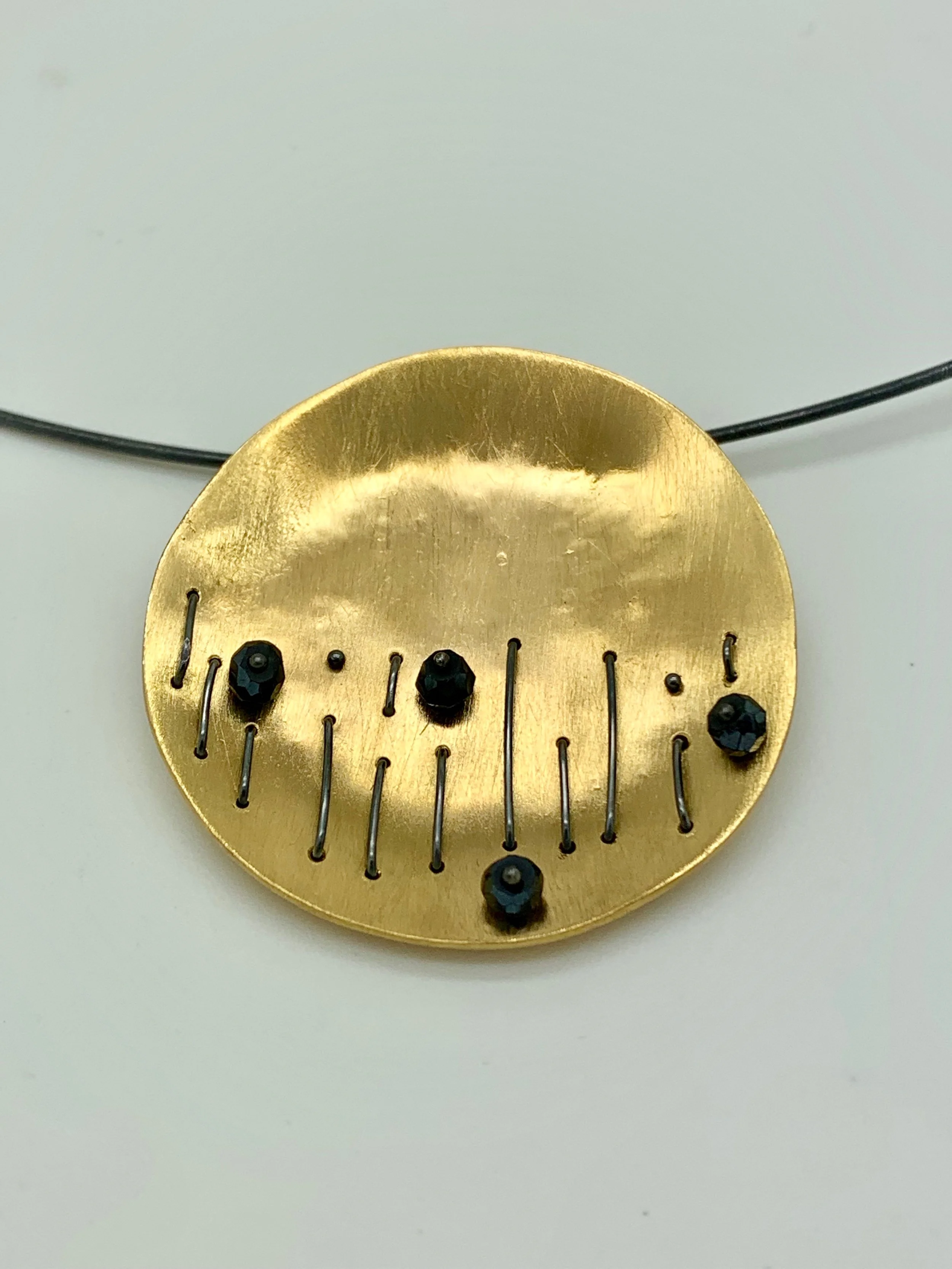 “Drakolimni" is the third pendant in my Pelagos (after Hepworth) series. 22k gold, oxidied sterling silver, black spinel. About 1/5 inches wide. “Drakolimni” means “dragon lake” in Greek. The pendant resembles dragon’s teeth. 2019