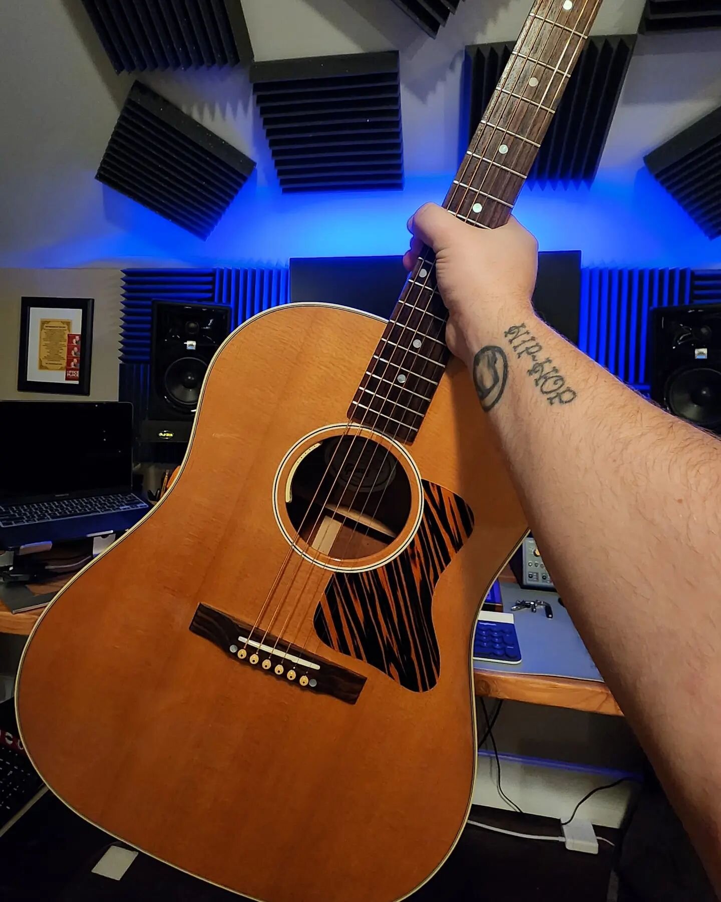 She's home!!!!! Thank you Curt at Schoolhoused Guitars for being a rockstar!