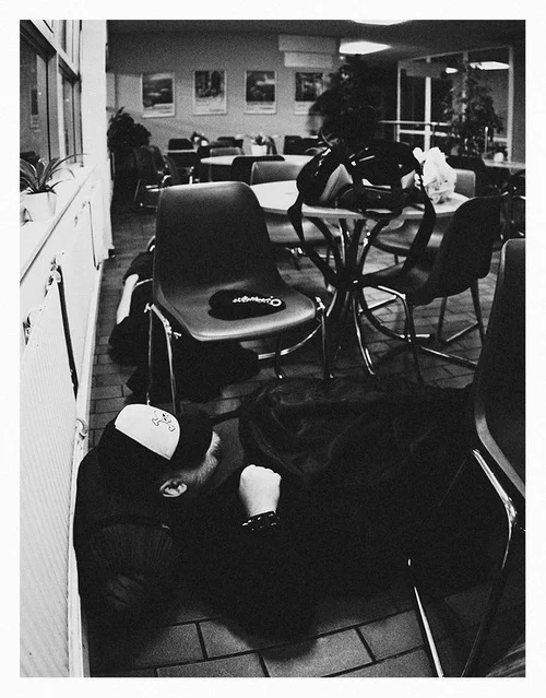 (Bowie sleeping in the terminal.)