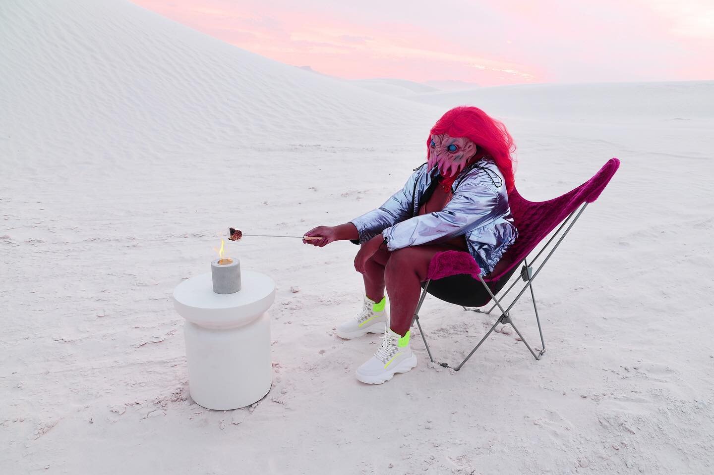 Olivia (Roasting Marshmallows) ➡️ Olivia (Burning Love Letters) ❤️&zwj;🔥
.
.
.
@thedailygrindpress ❤️&zwj;🔥 #whitesands #newmexico #fire #marshmallows