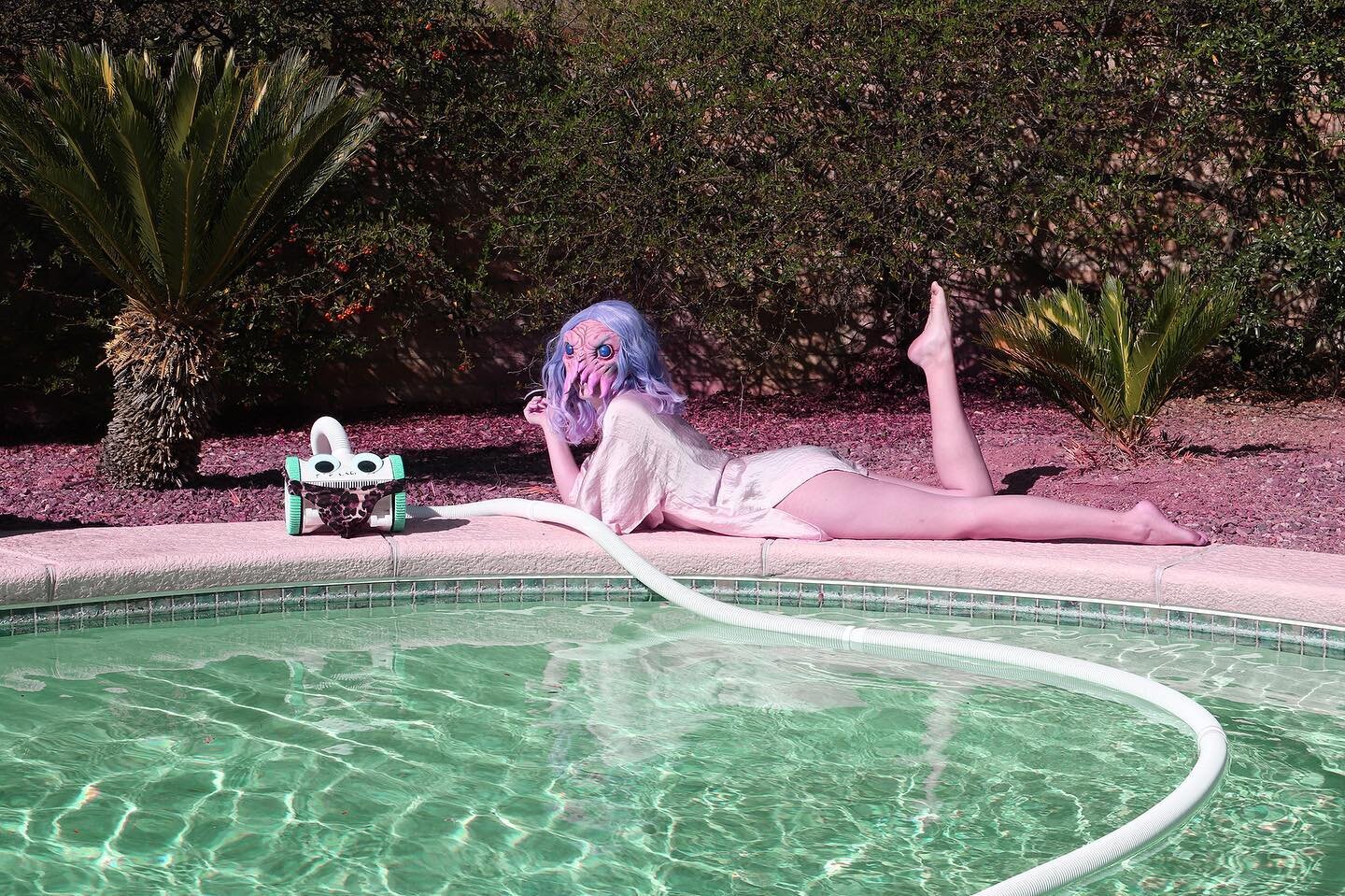 Realizing I never shared this gem of a photo!  From a series I started this year, titled Baddies 💖
.
.
.
Lauren (Chatting with the Pool Boy)🌊🌴
.
.
.
Special thanks to my lil monster @lauren.c.steinert for doing this shoot in February 🥶💕
#digital