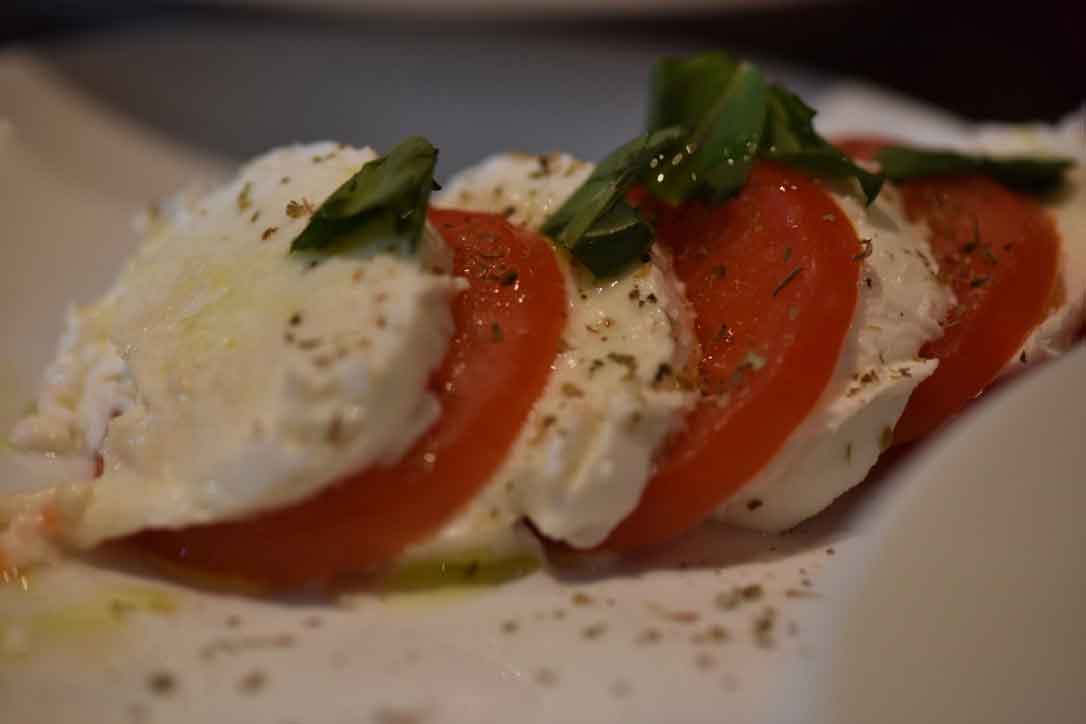 Mozarella tomato salad, La Cucina, trattoria, pizzeria, Italian restaurant, Oxford, U.K. Image©thingstodot.com