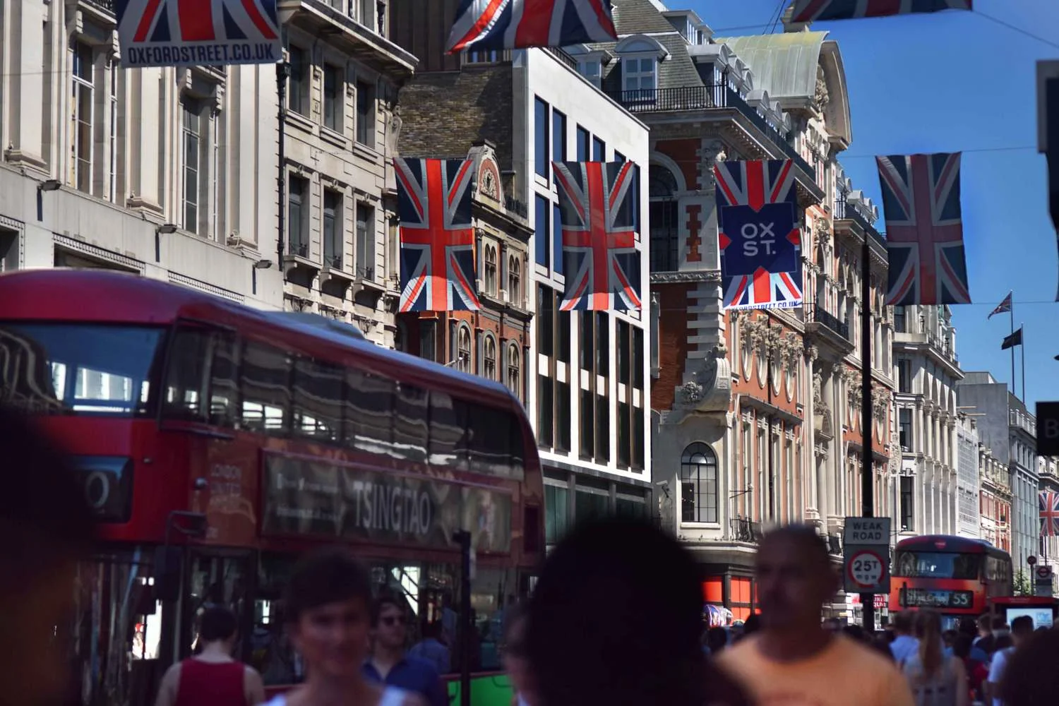 Oxford Street, London, UK. Image©thingstodot.com