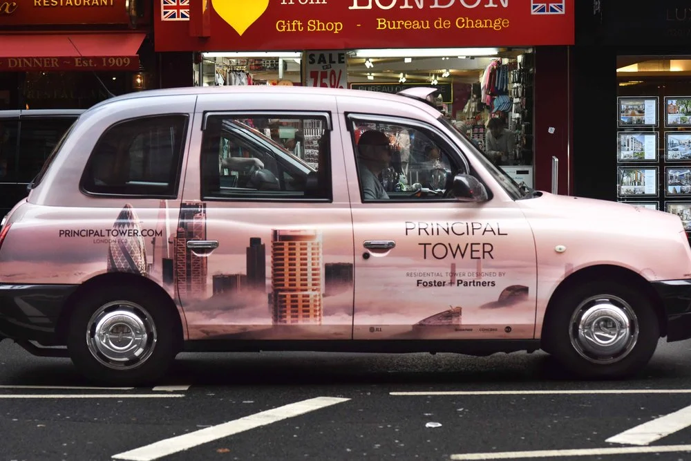 London cab, Oxford Street, London, UK. Image©thingstodot.com