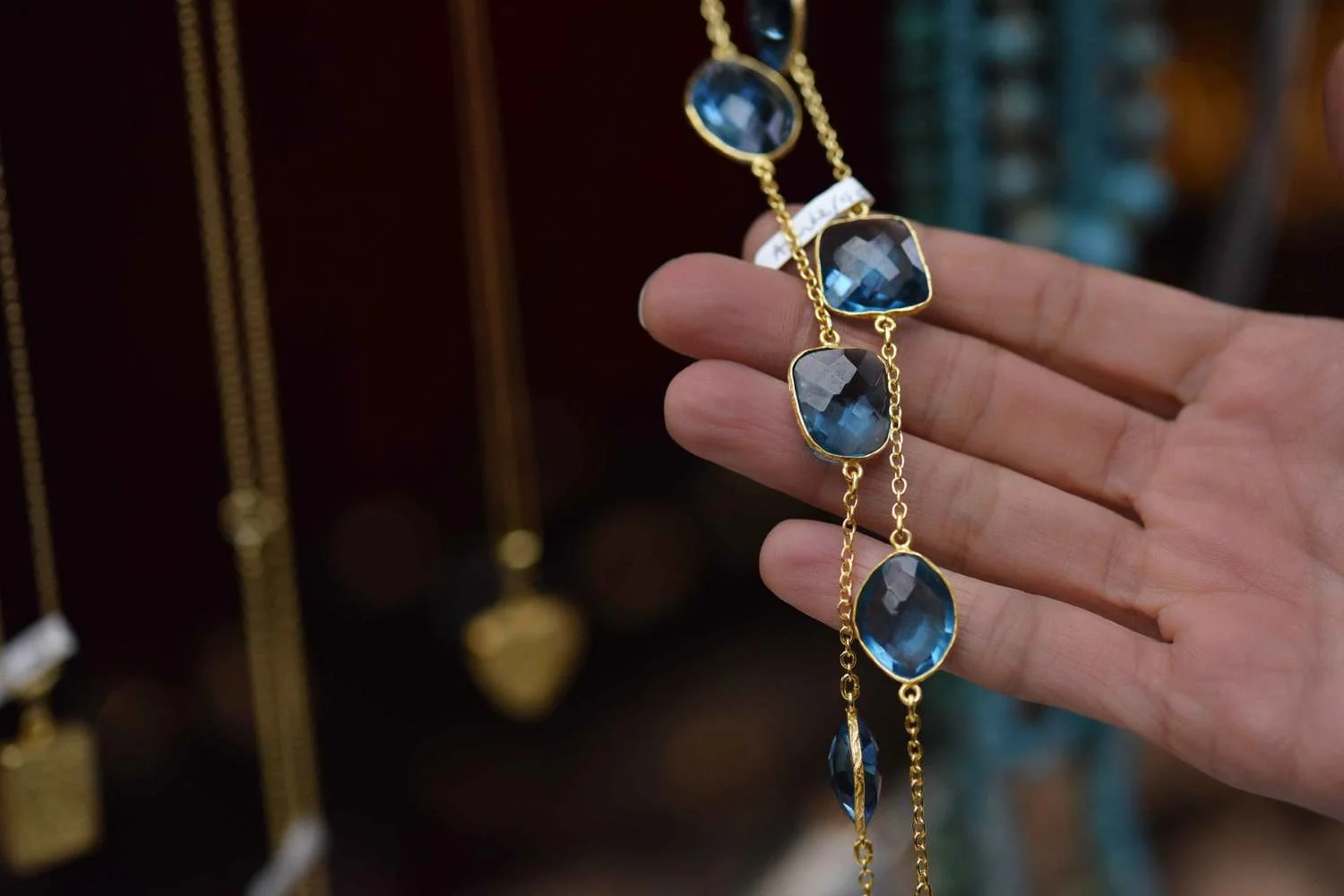Jewelry stall, Covent Garden Apple Market, London, UK. Image©thingstodot.com
