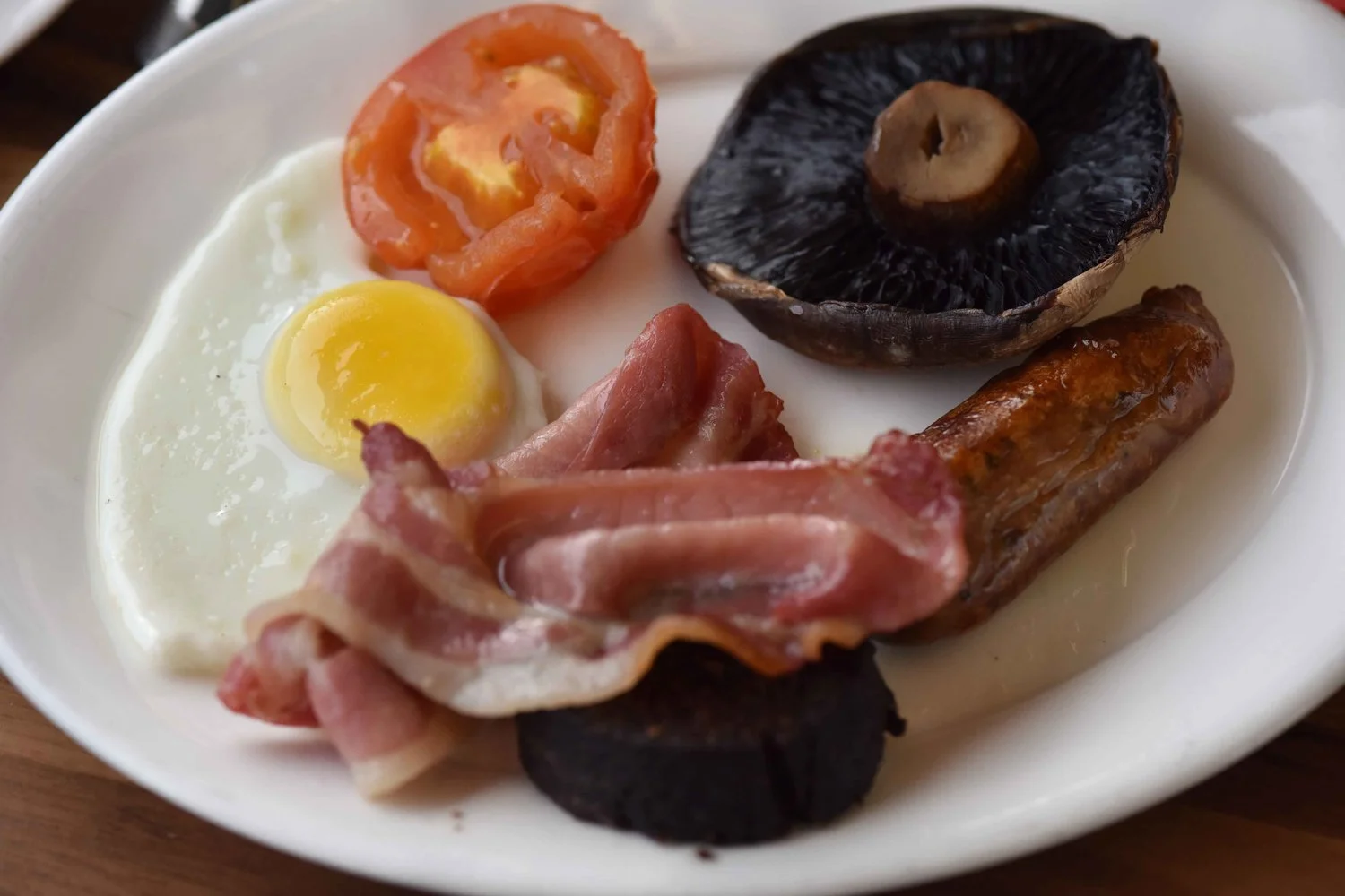 Breakfast service, First Class, Virgin Trains East Coast, Scotland to London King's Cross. Image©thingstodot.com