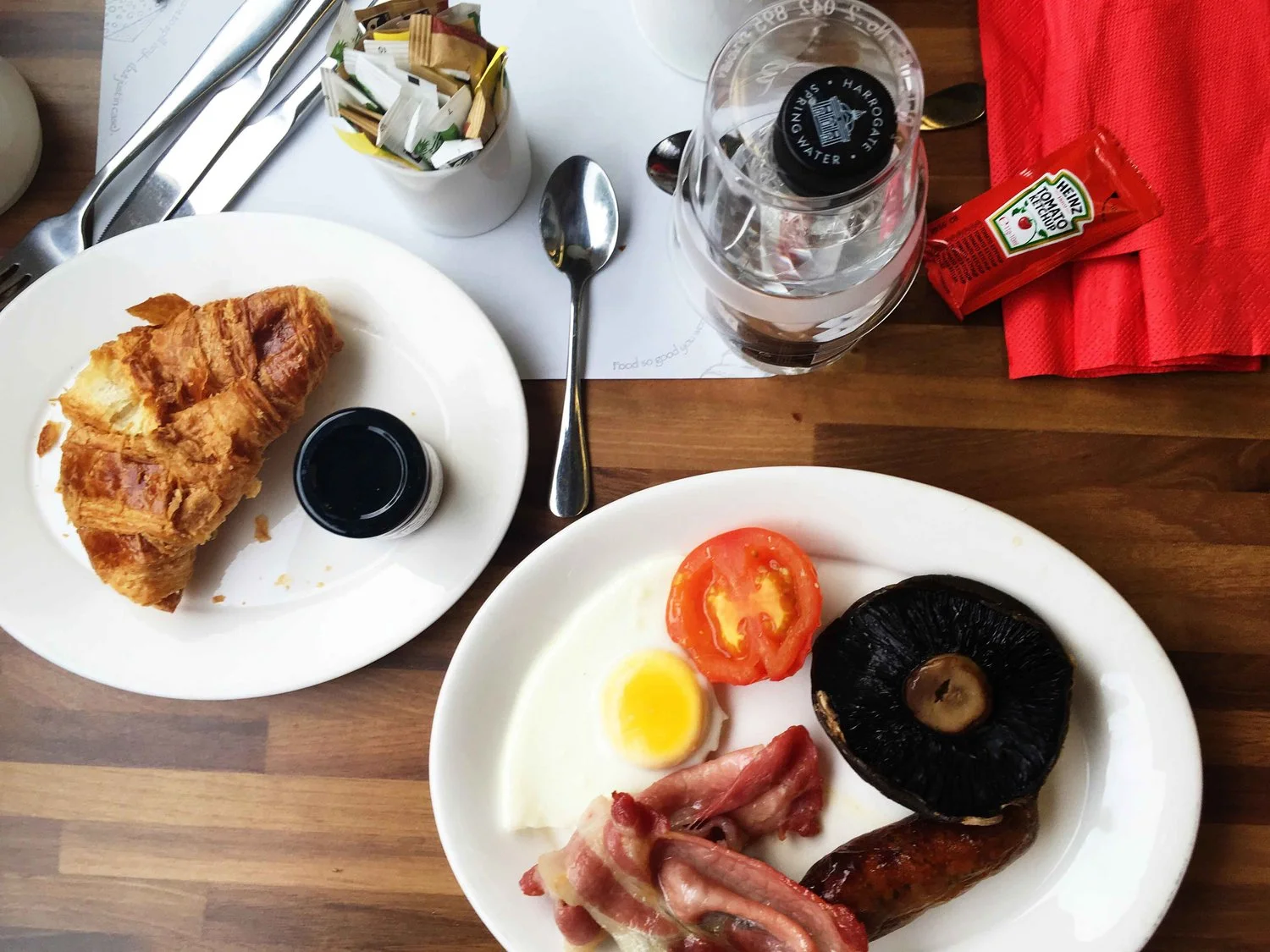 Breakfast service, First Class, Virgin Trains East Coast, Scotland to London King's Cross. Image©thingstodot.com