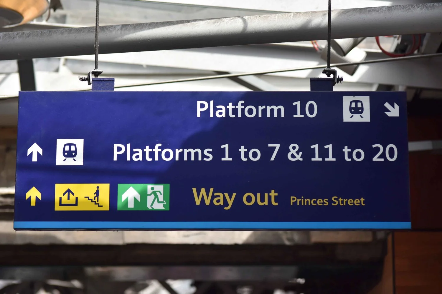 Edinburgh Waverly, railway station, Edinburgh, Scotland. Image©thingstodot.com