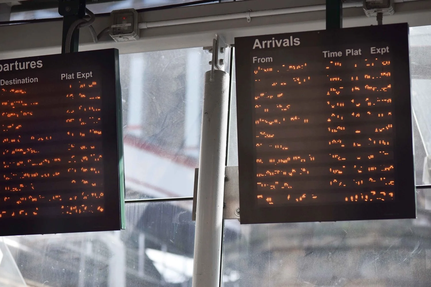 Edinburgh Waverly, railway station, Edinburgh, Scotland. Image©thingstodot.com
