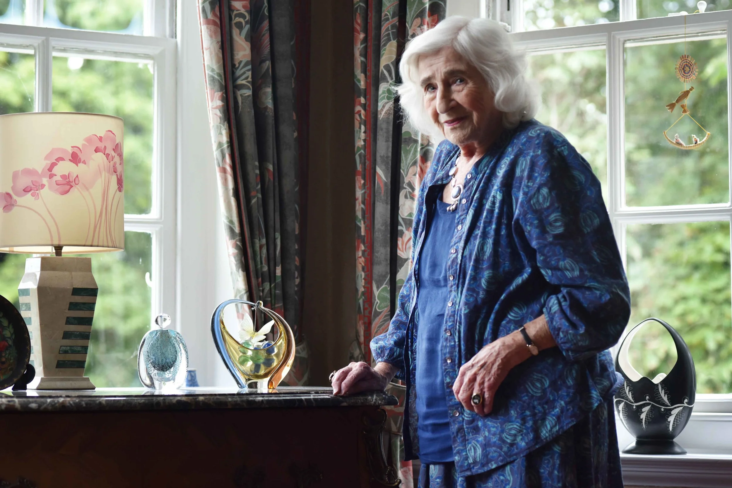 Photographer Dorothy Bohm at her Hampstead home, London. Image©thingstodot.com