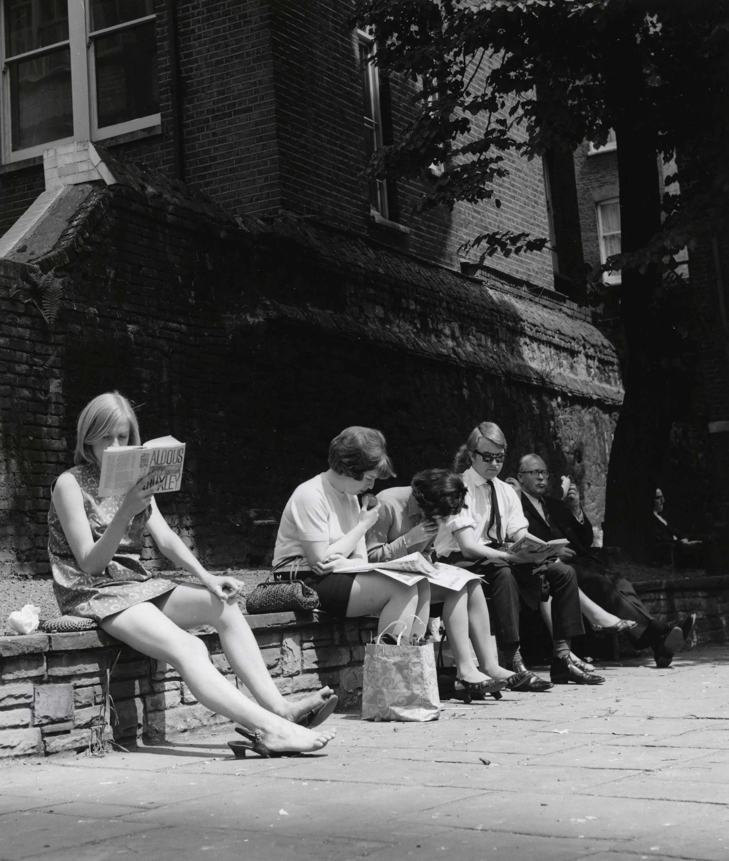 Lunch break in the City of London©Dorothy Bohm