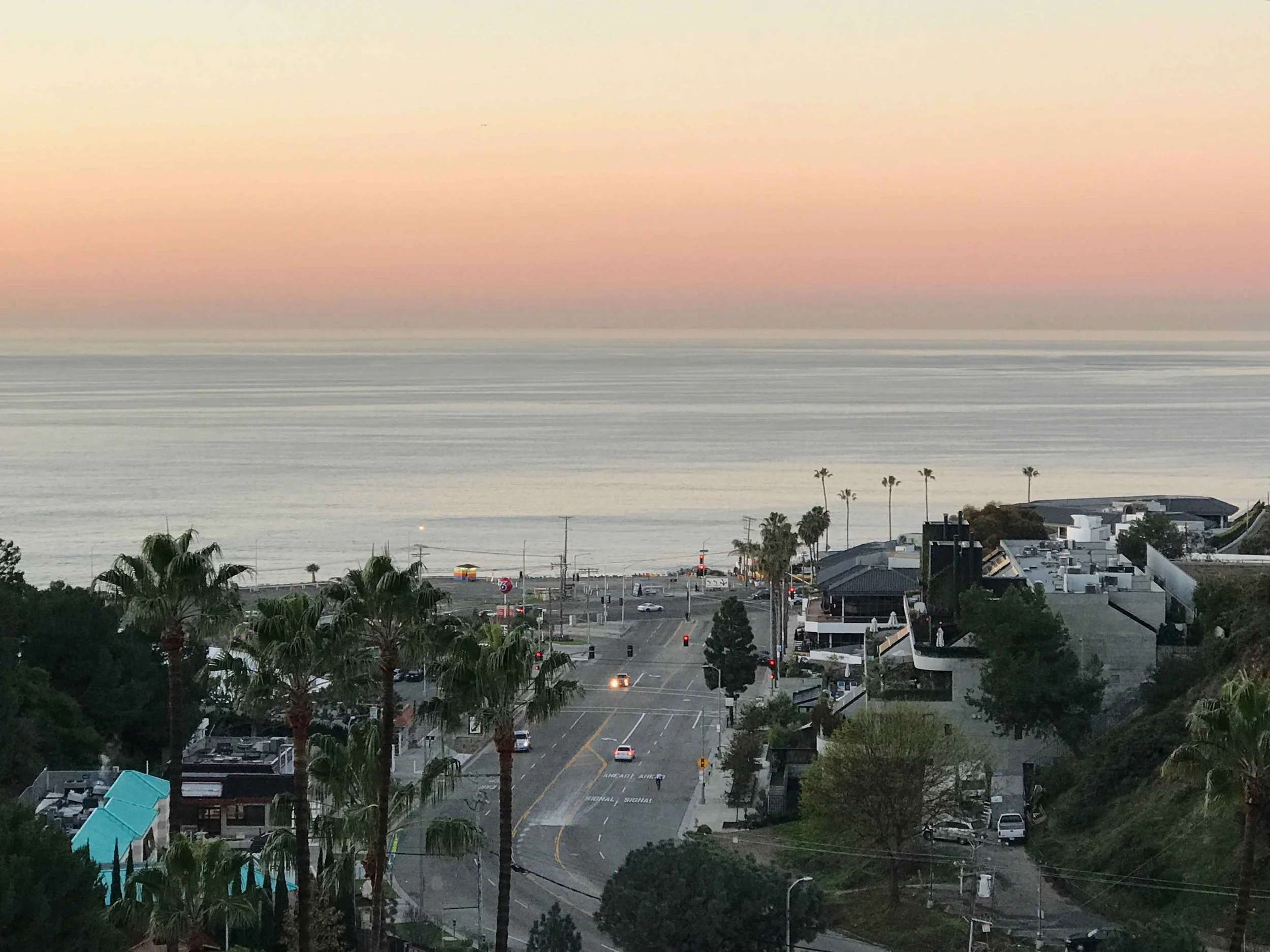 Pacific Coast Highway, sunrise, Pacific Palisades, CA. Image©thingstodot.com