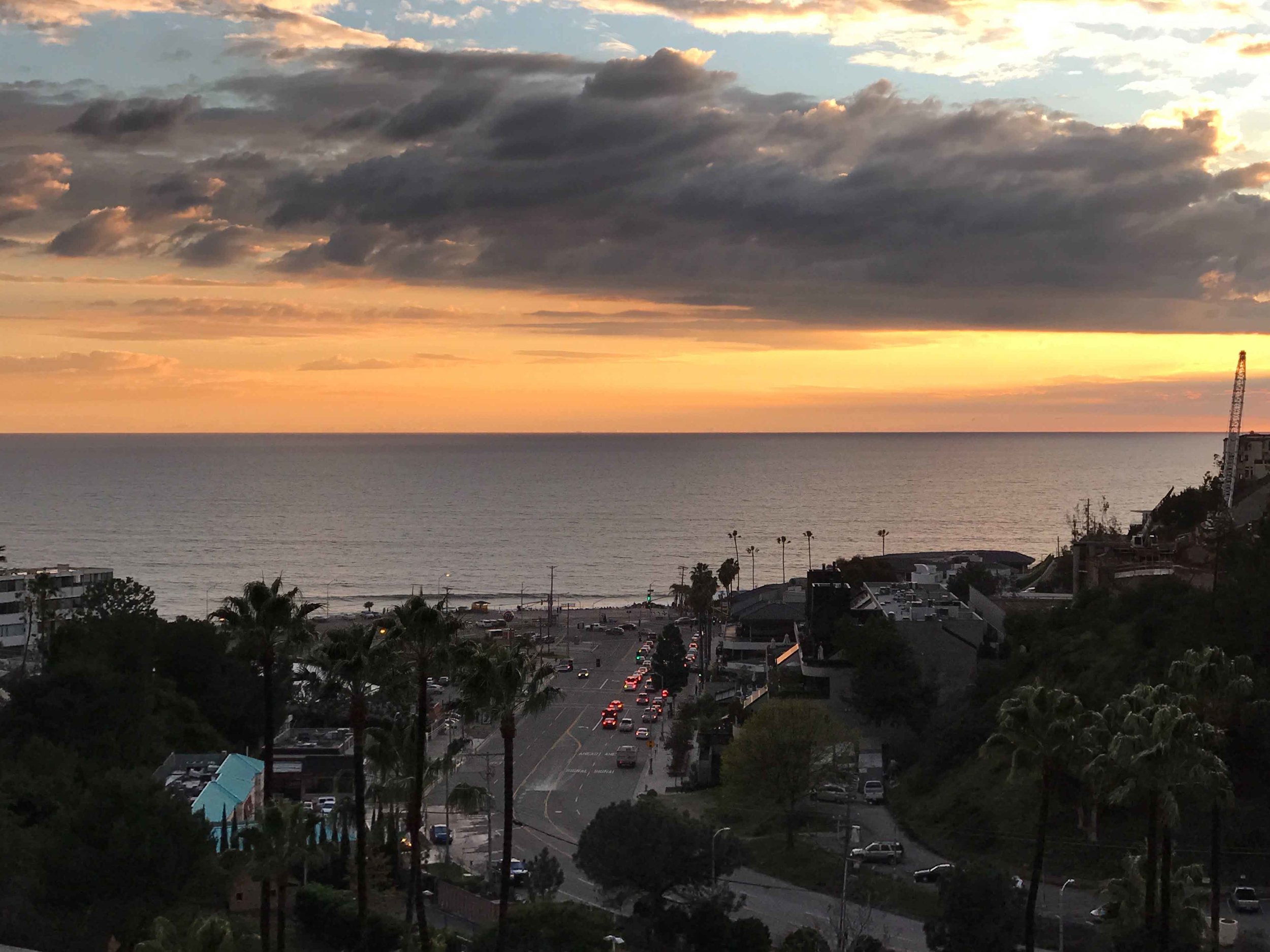Pacific Coast Highway, sunset, Pacific Palisades, CA. Image©thingstodot.com