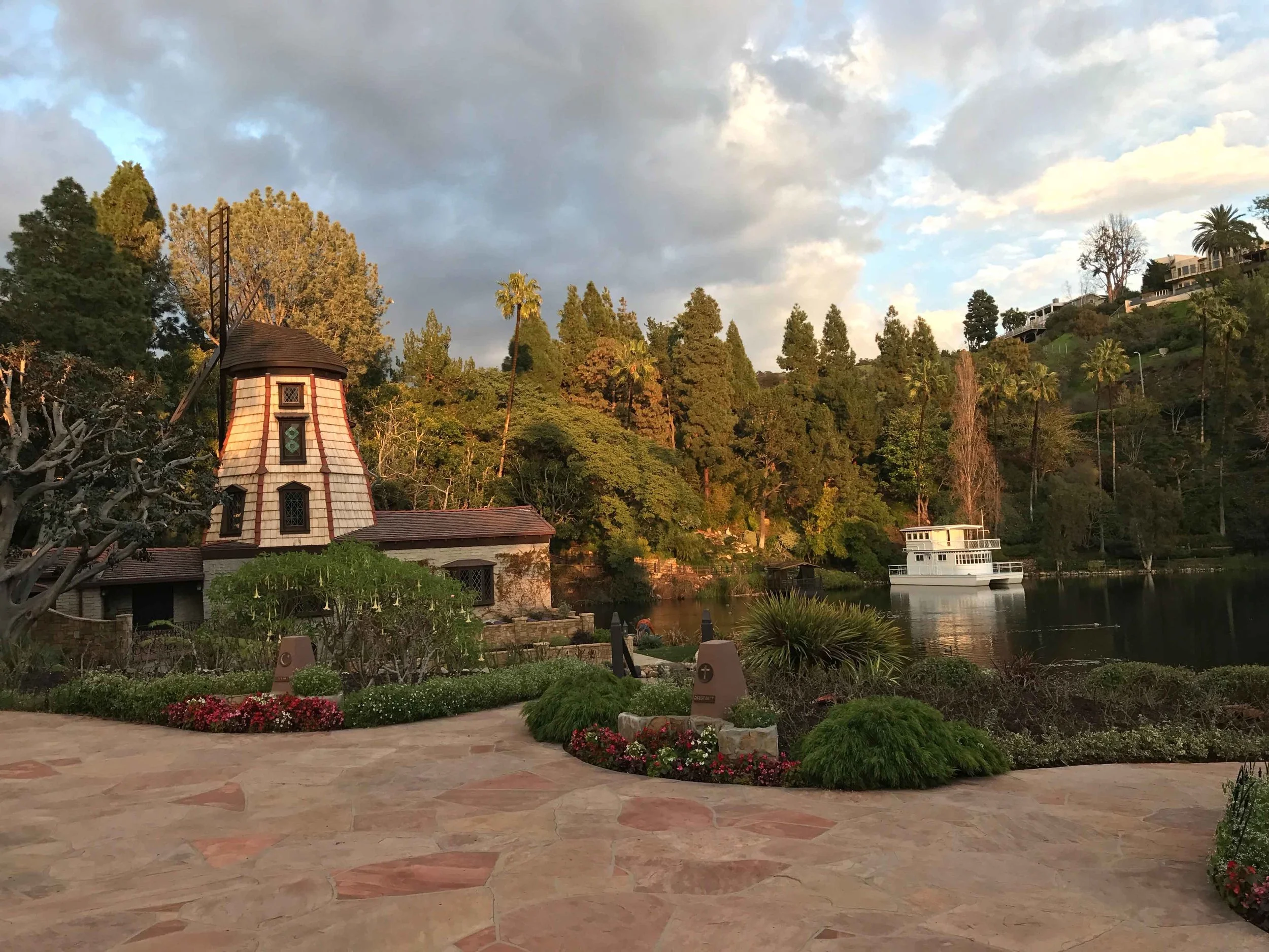  SRF Lake Shrine gardens, Pacific Palisades, CA. Image©thingstodot.com